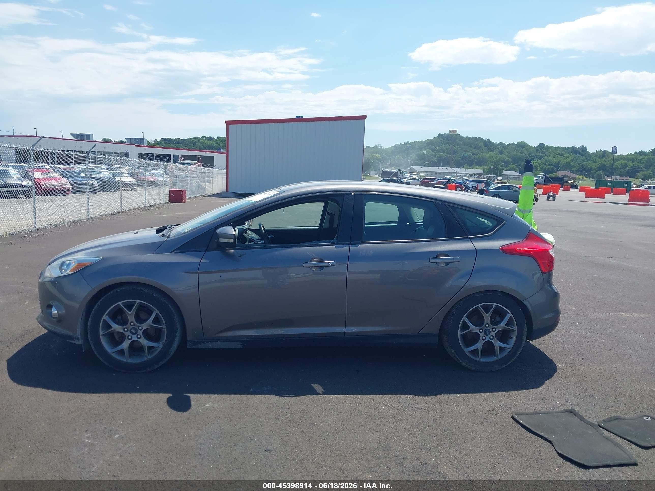 2014 Ford Focus Se Gray vin: 1FADP3K23EL129391