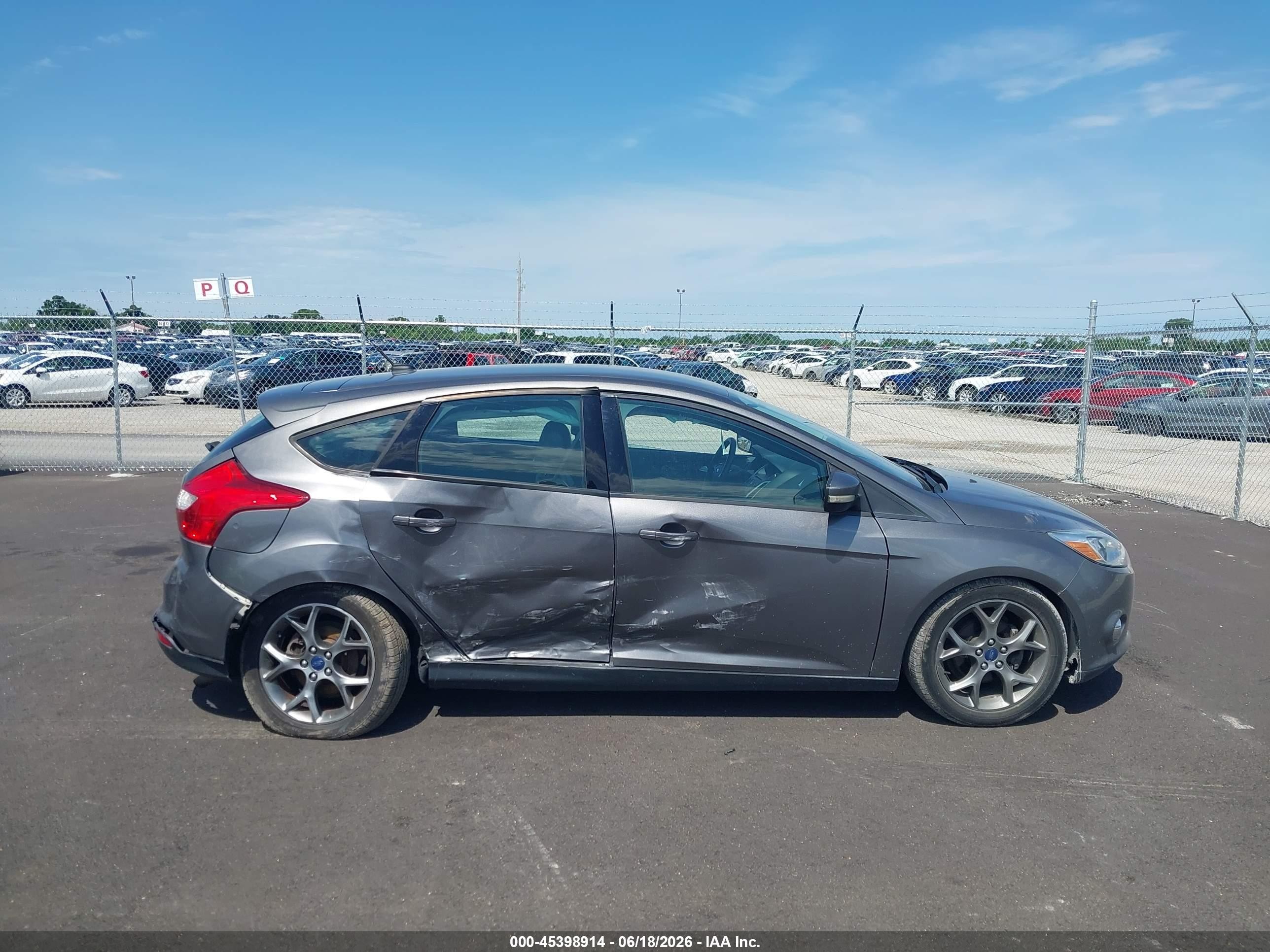 2014 Ford Focus Se Gray vin: 1FADP3K23EL129391