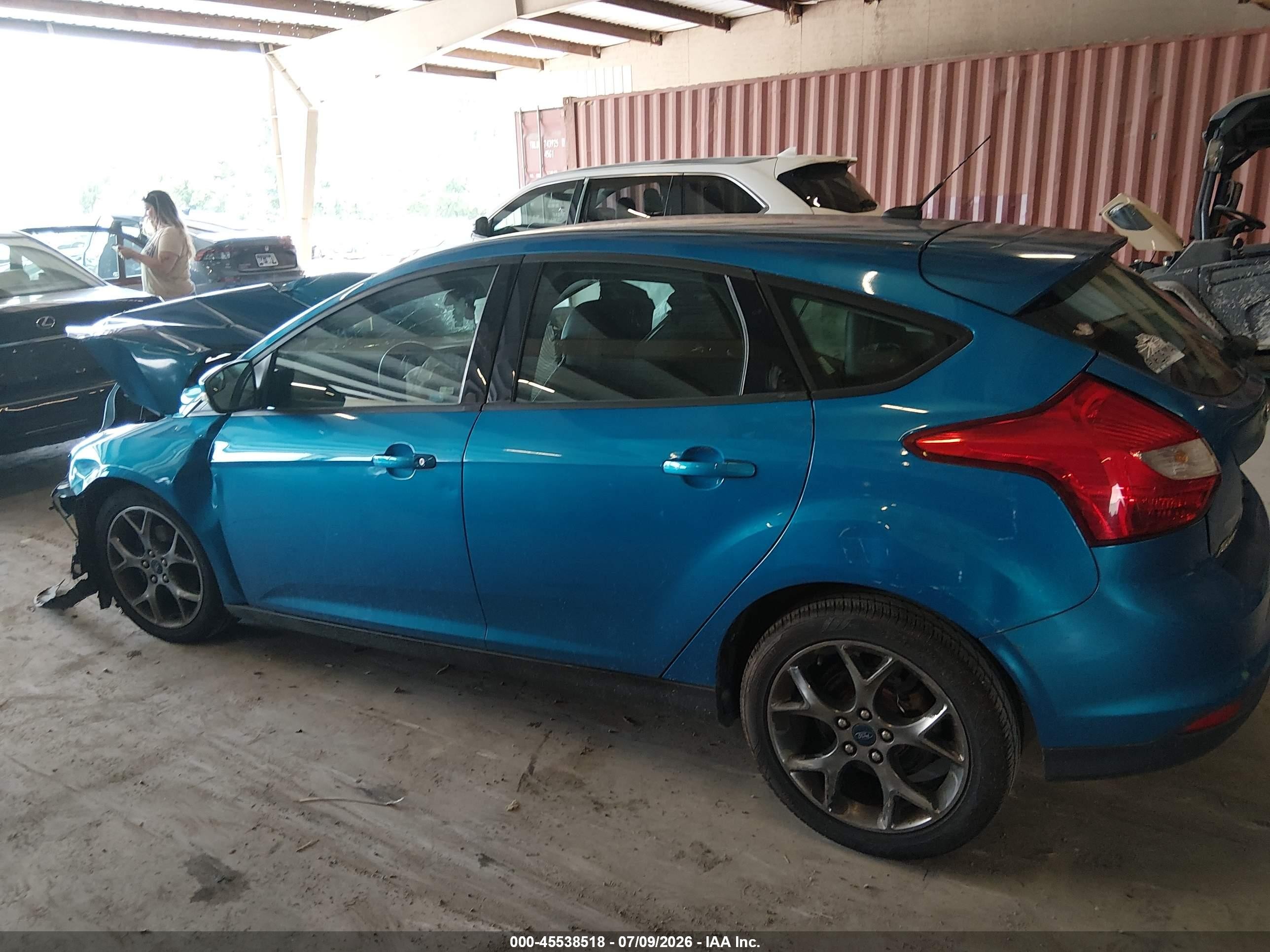 2014 Ford Focus Se Blue vin: 1FADP3K23EL134882
