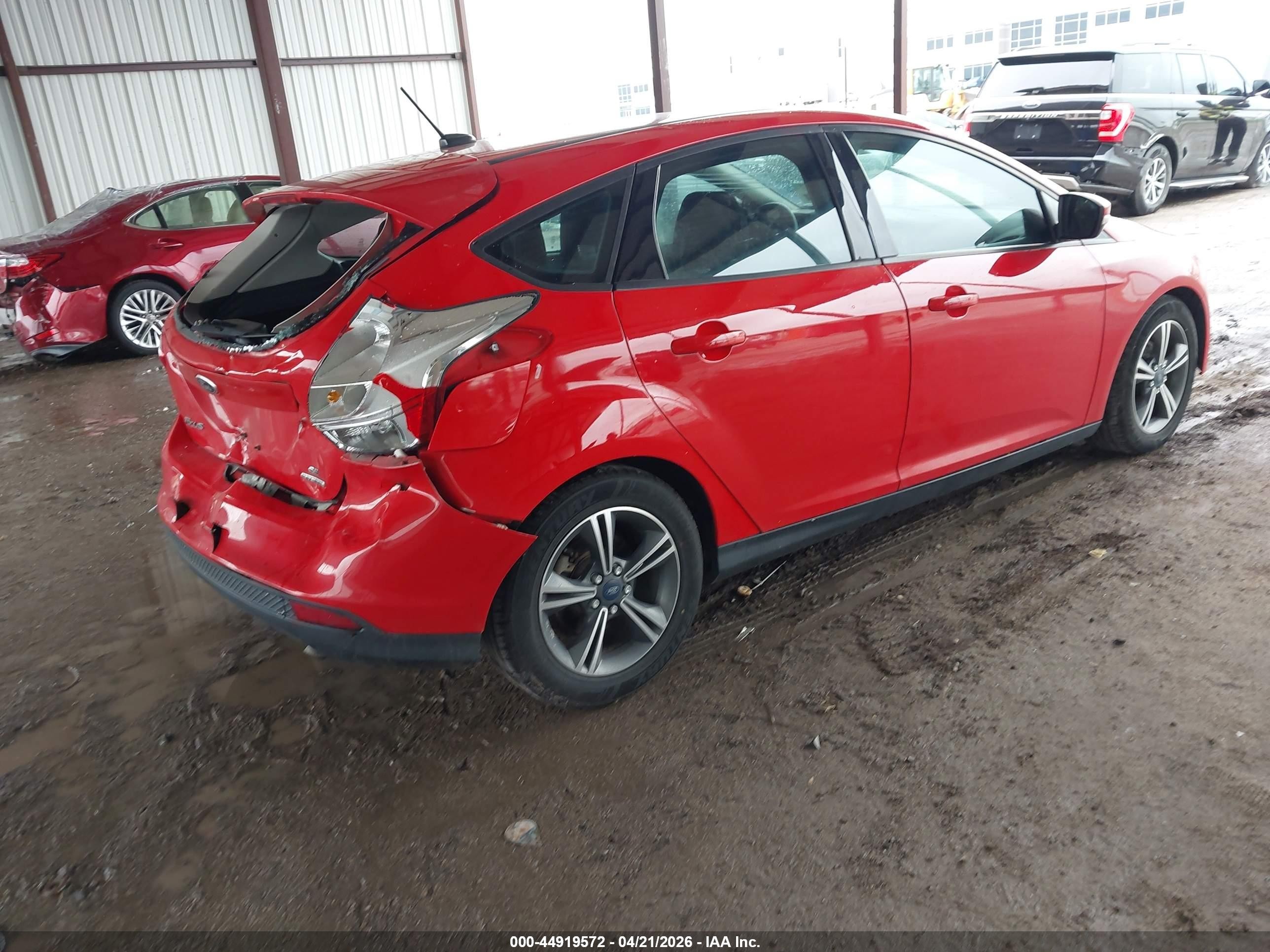 2014 Ford Focus Se Красный vin: 1FADP3K23EL143579