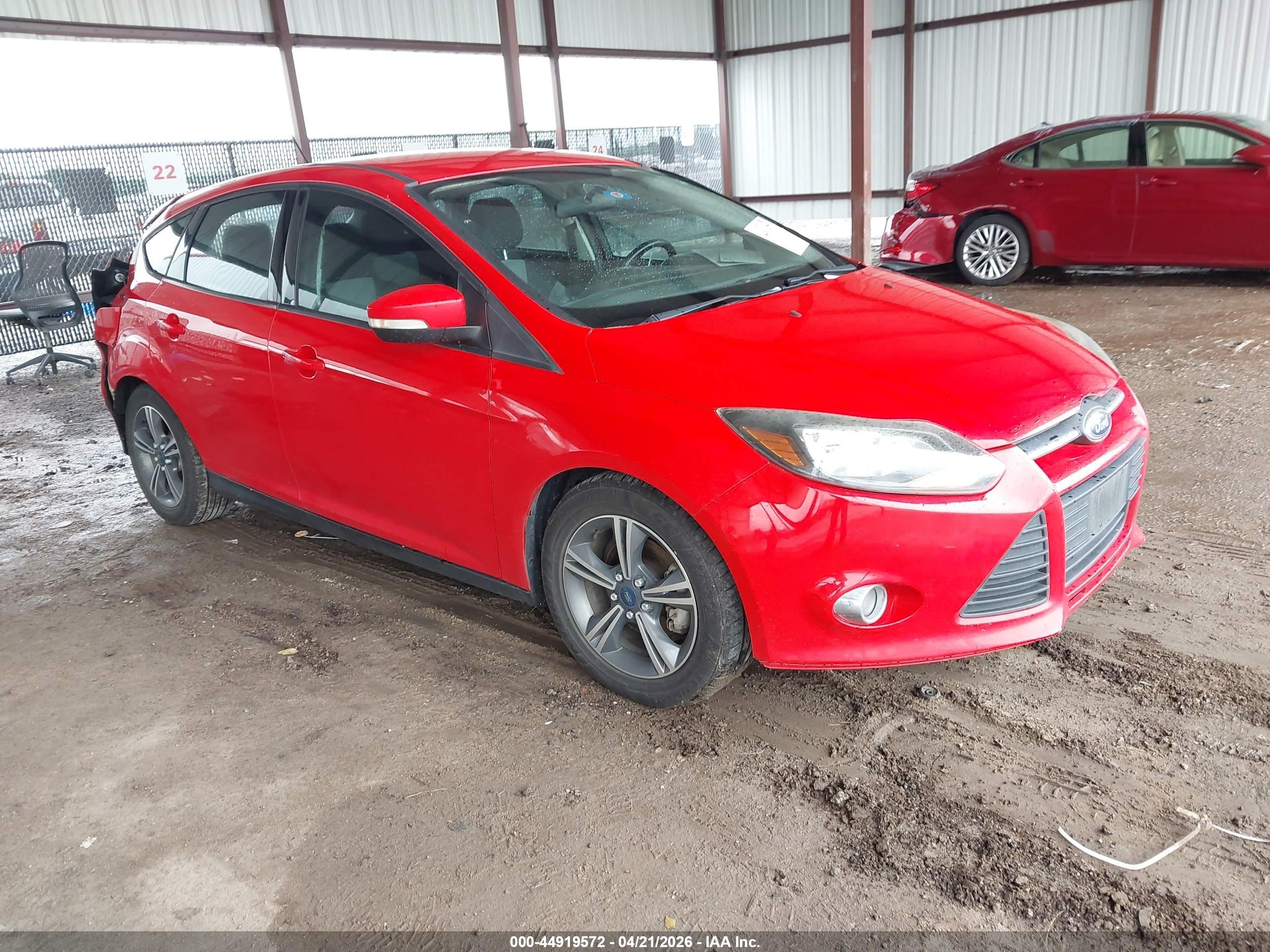 2014 Ford Focus Se Red vin: 1FADP3K23EL143579