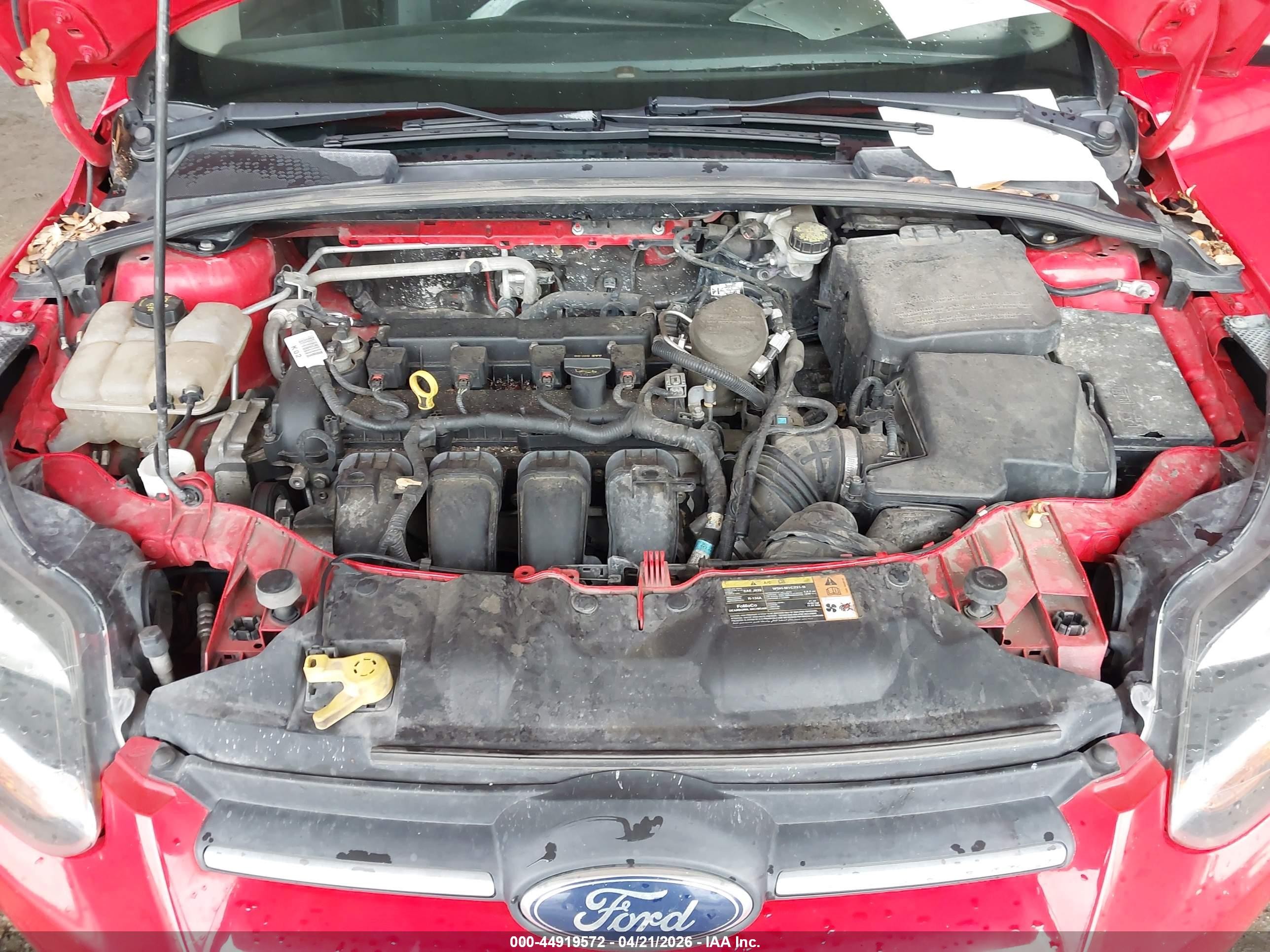 2014 Ford Focus Se Красный vin: 1FADP3K23EL143579