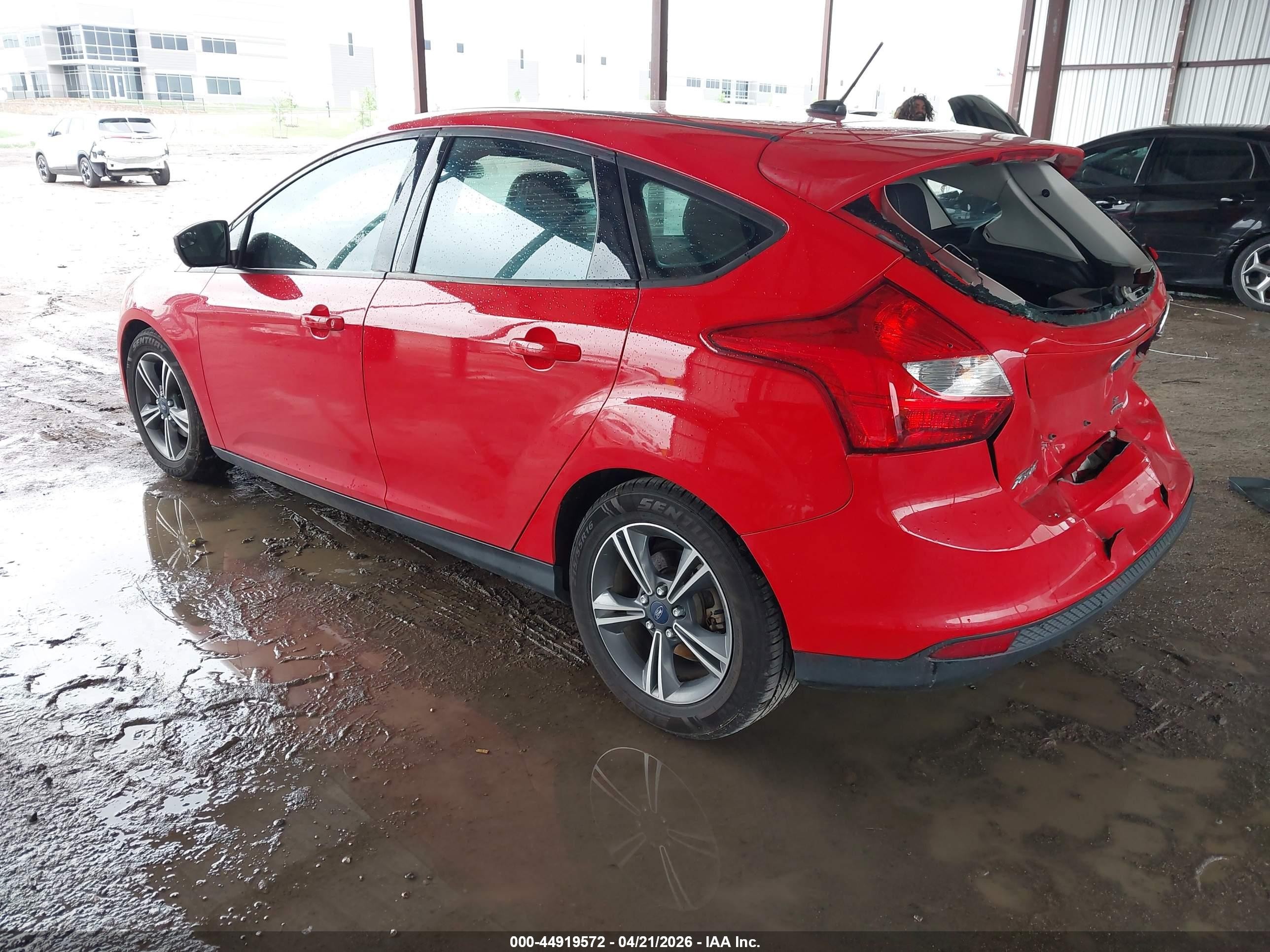 2014 Ford Focus Se Красный vin: 1FADP3K23EL143579
