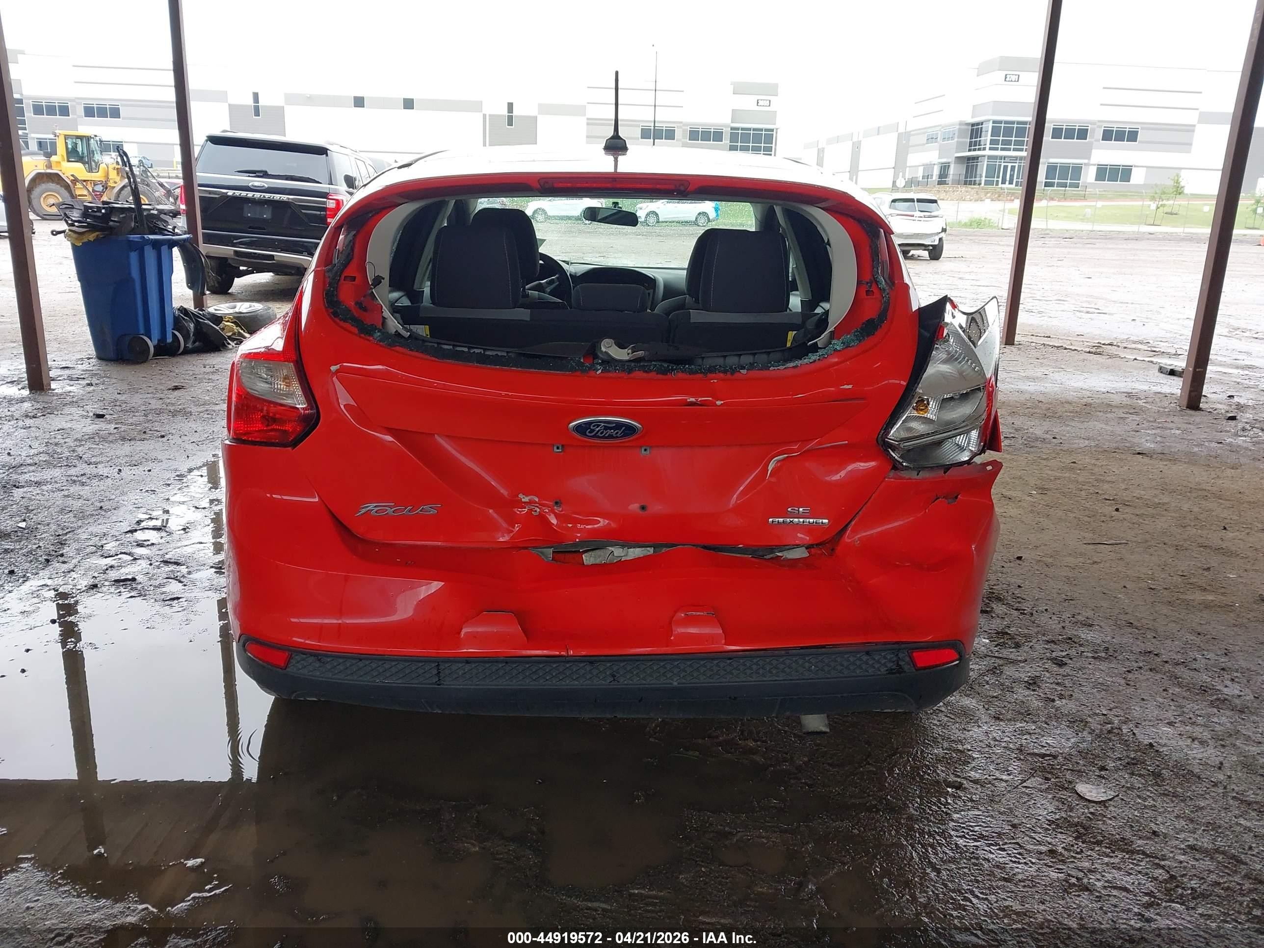 2014 Ford Focus Se Красный vin: 1FADP3K23EL143579