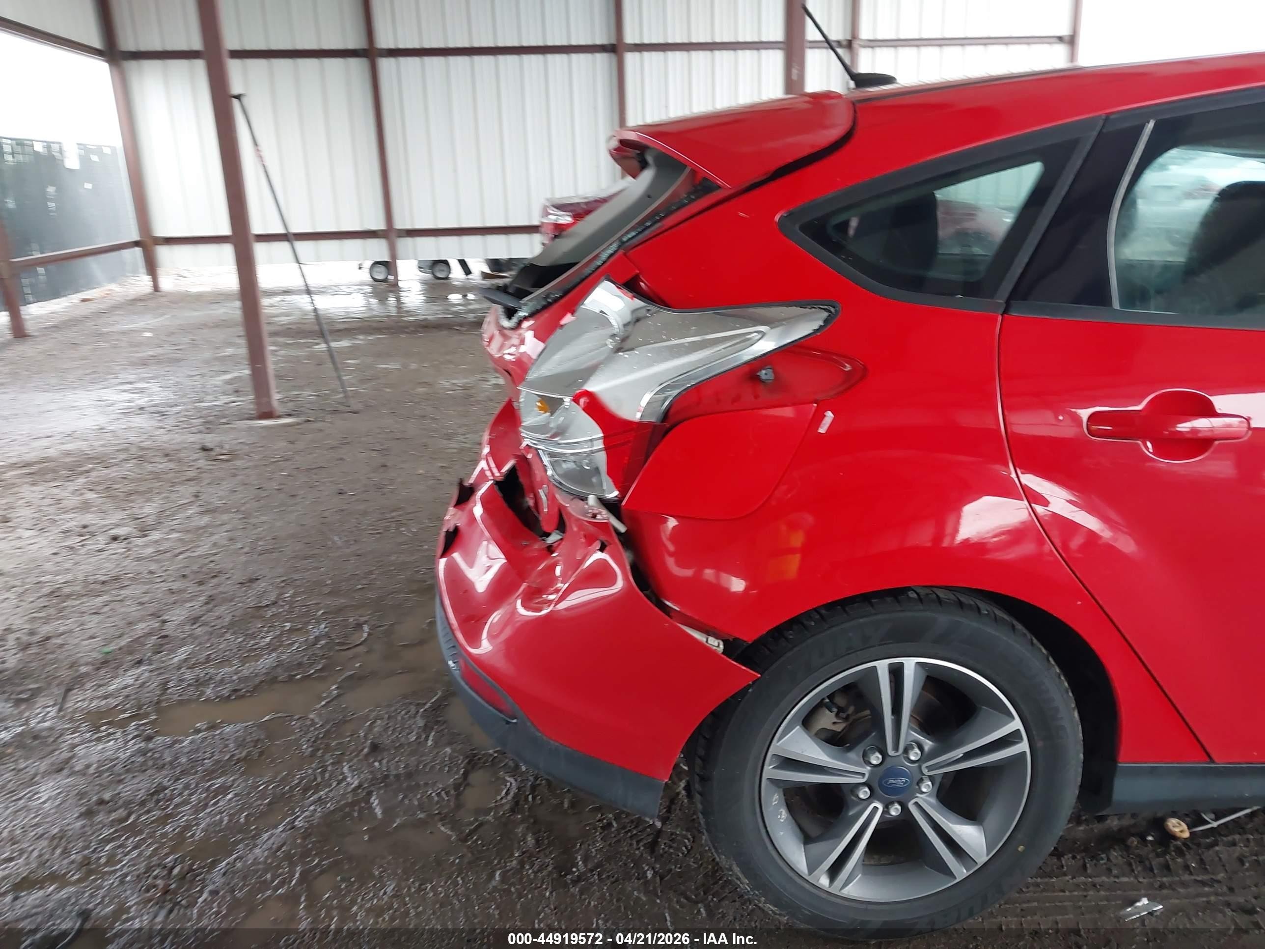 2014 Ford Focus Se Красный vin: 1FADP3K23EL143579