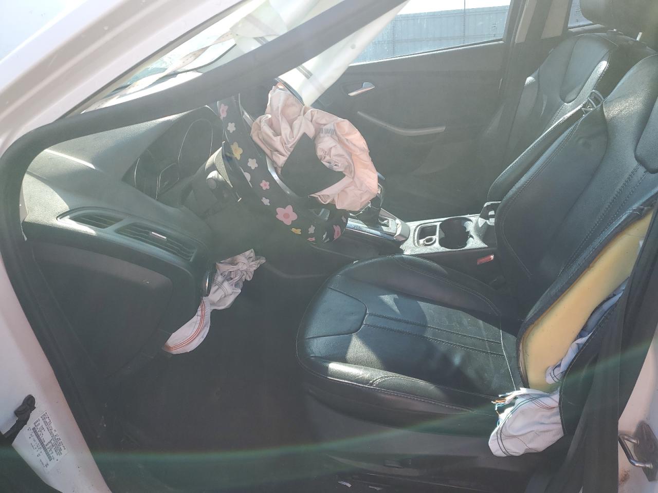 2014 Ford Focus Se White vin: 1FADP3K23EL150953