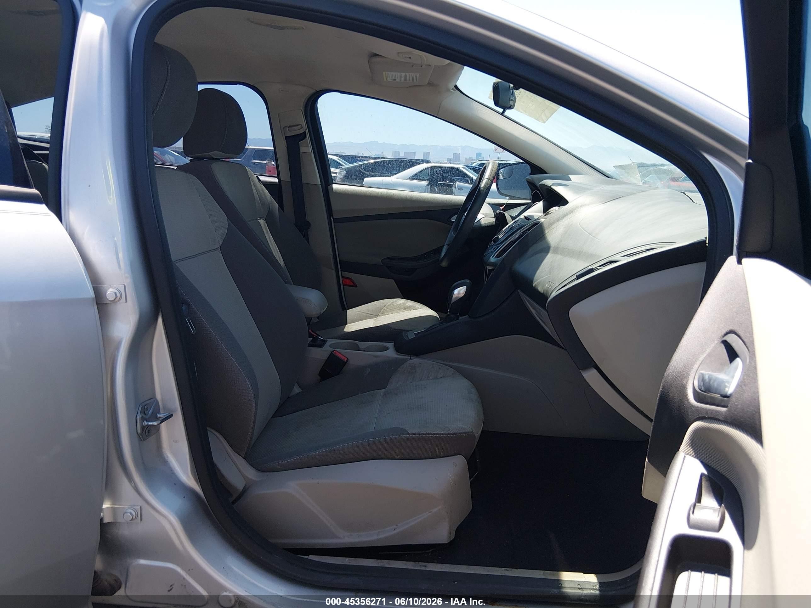 2014 Ford Focus Se Silver vin: 1FADP3K23EL156736