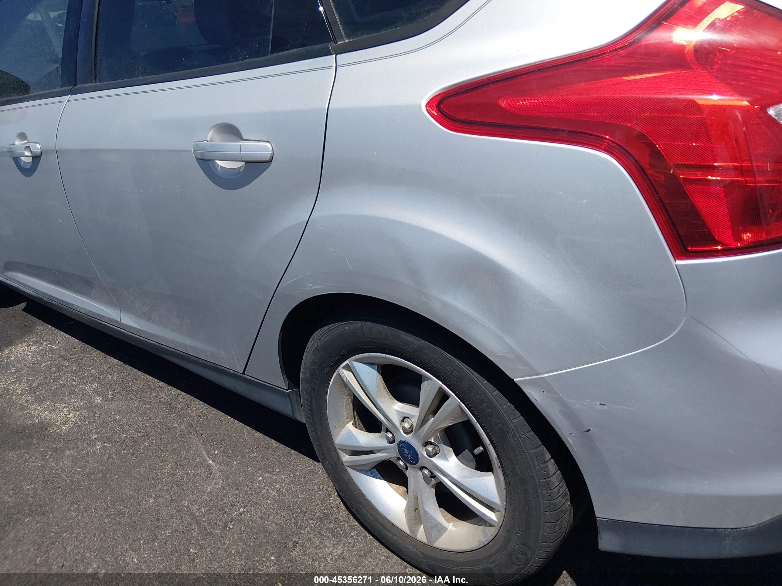 2014 Ford Focus Se Silver vin: 1FADP3K23EL156736