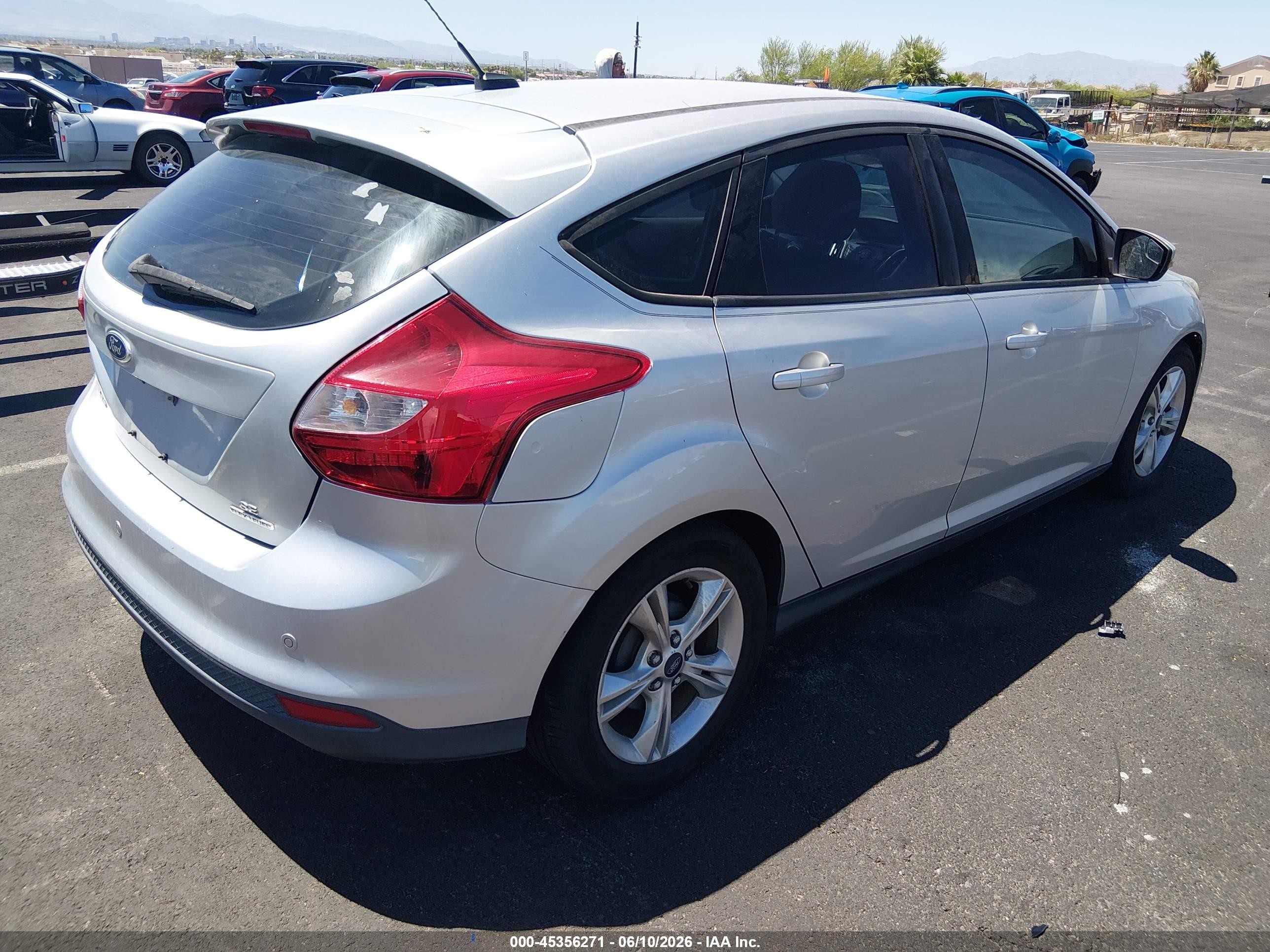 2014 Ford Focus Se Silver vin: 1FADP3K23EL156736