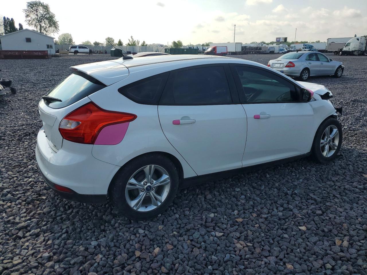 2014 Ford Focus Se White vin: 1FADP3K23EL157353