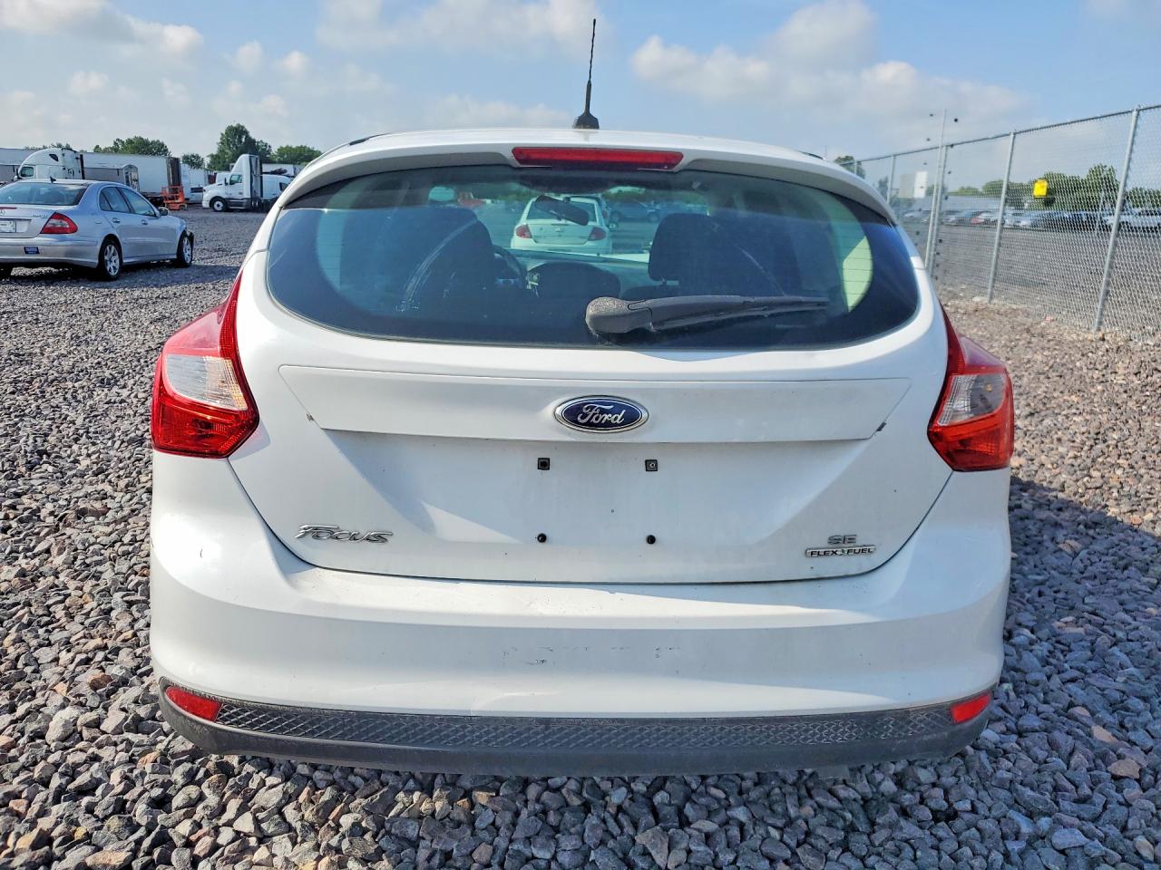 2014 Ford Focus Se White vin: 1FADP3K23EL157353