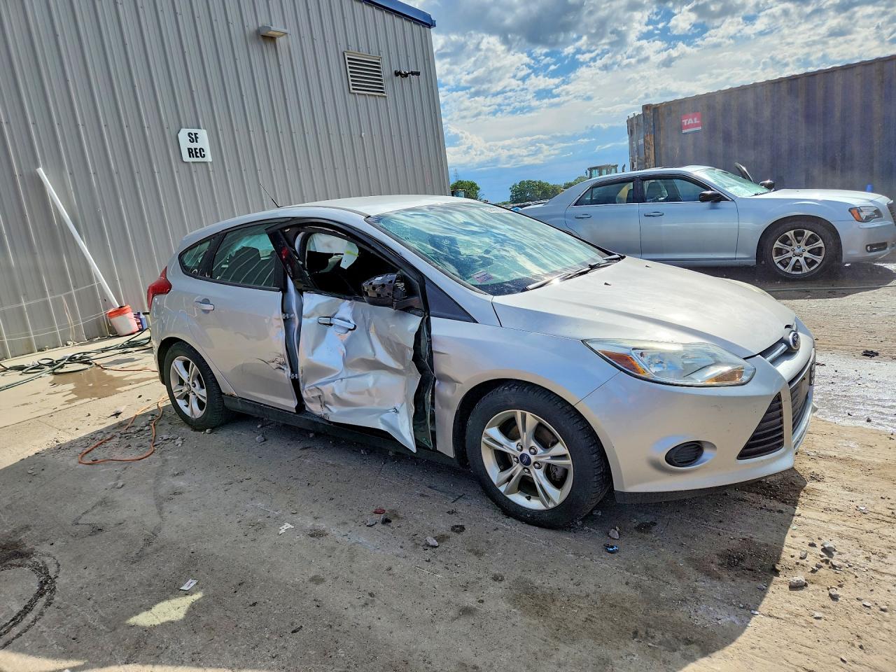 2014 Ford Focus Se Silver vin: 1FADP3K23EL157613