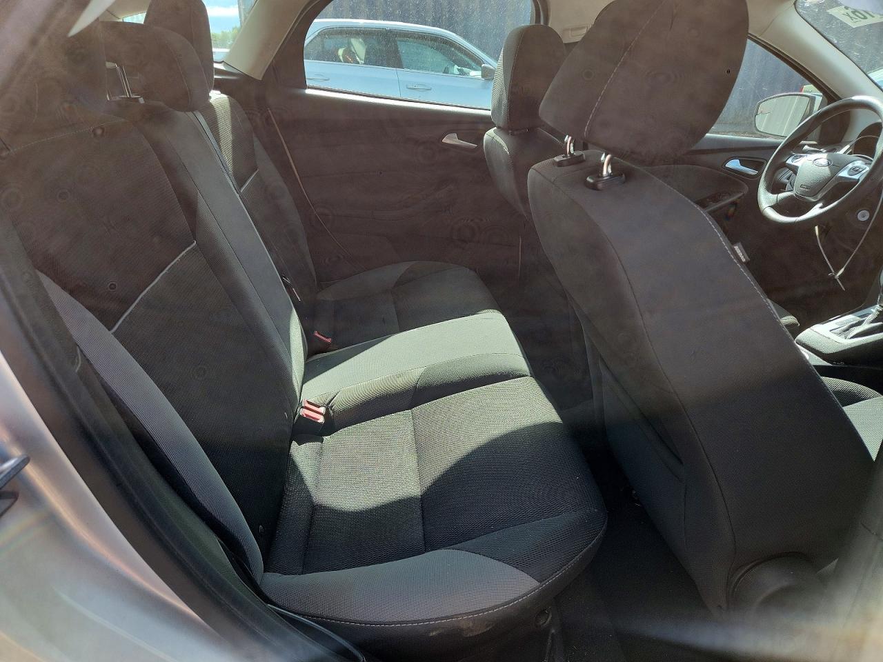 2014 Ford Focus Se Silver vin: 1FADP3K23EL157613