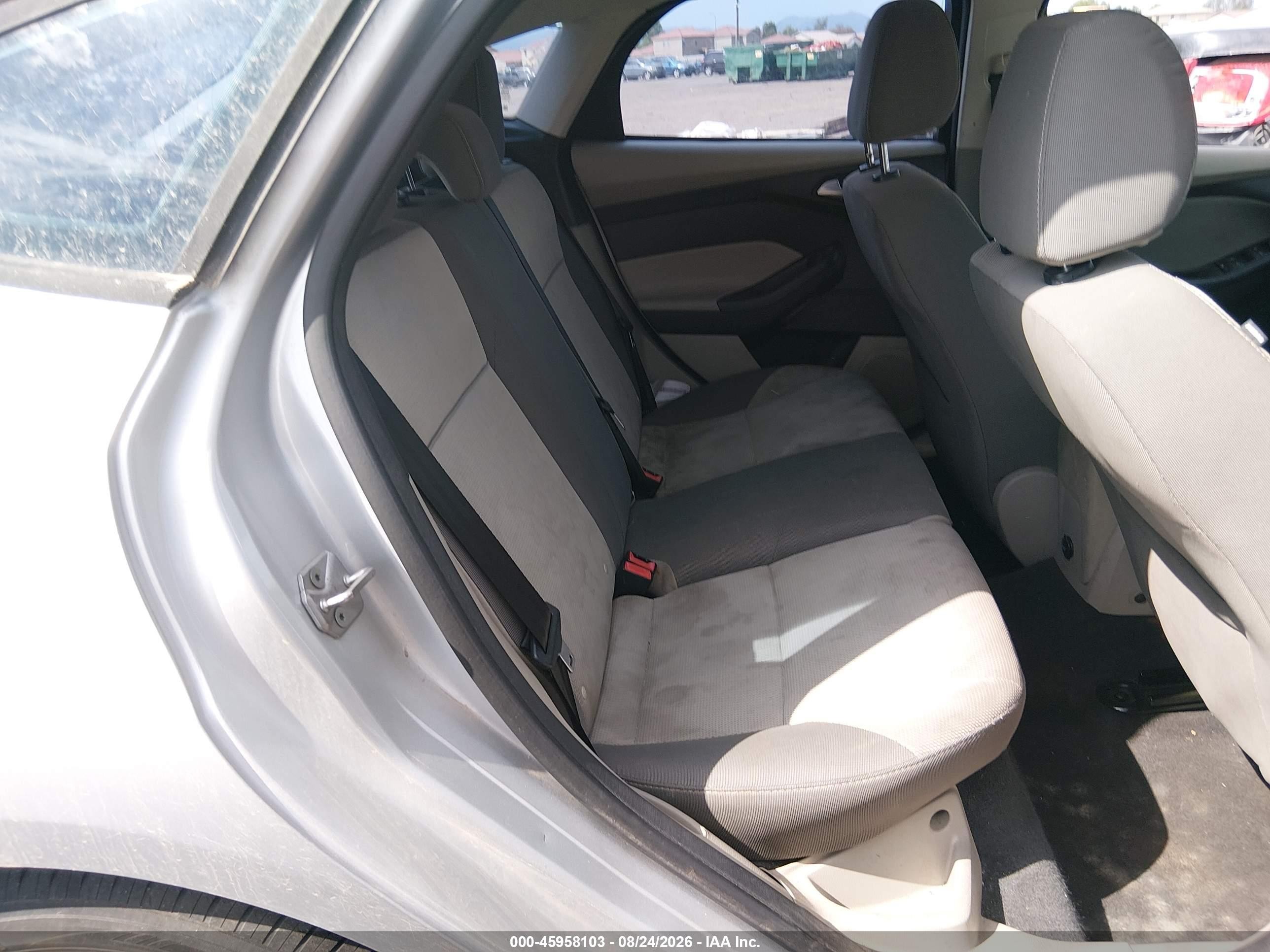 2014 Ford Focus Se Silver vin: 1FADP3K23EL170751