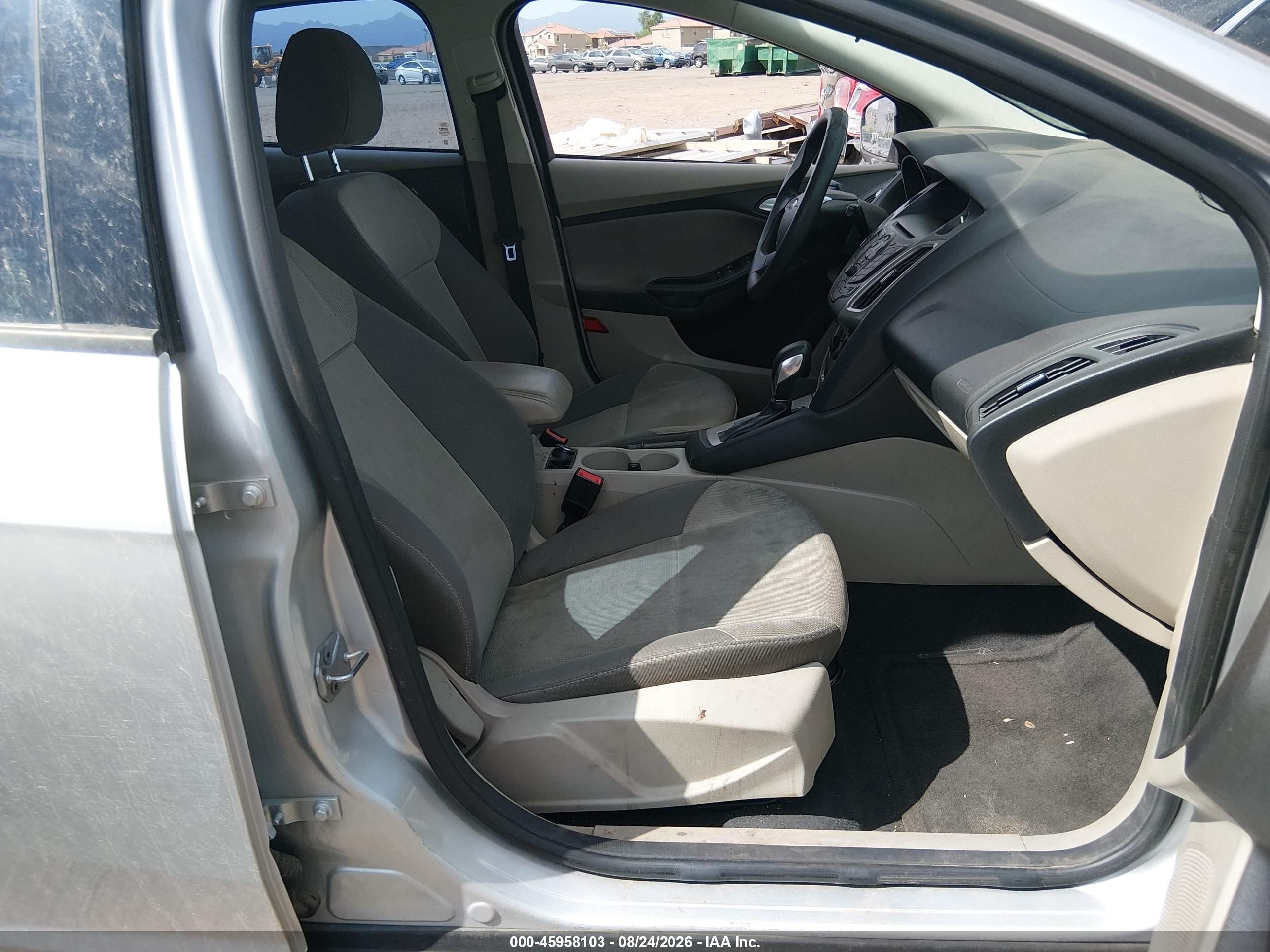 2014 Ford Focus Se Silver vin: 1FADP3K23EL170751