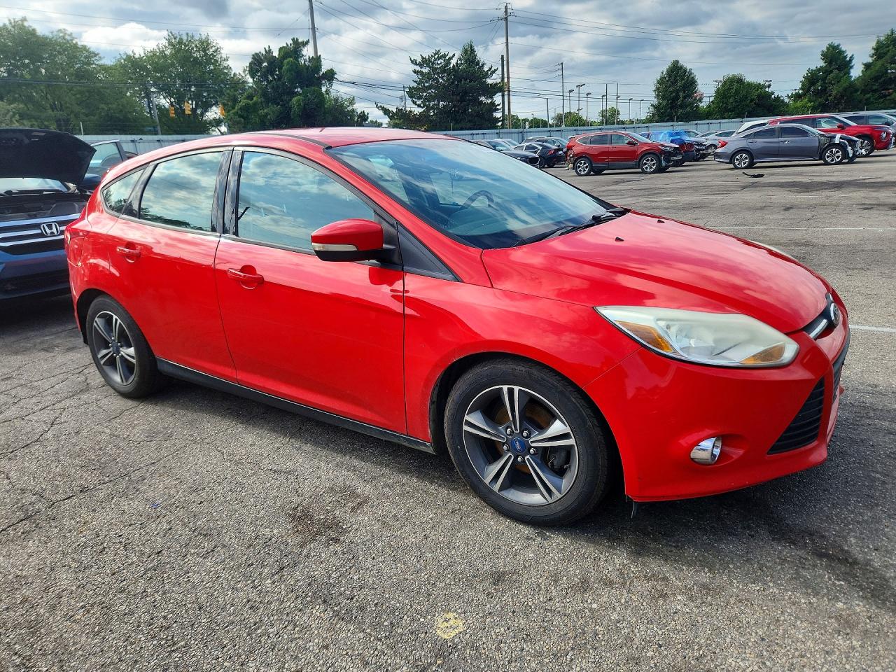 2014 Ford Focus Se Red vin: 1FADP3K23EL174413