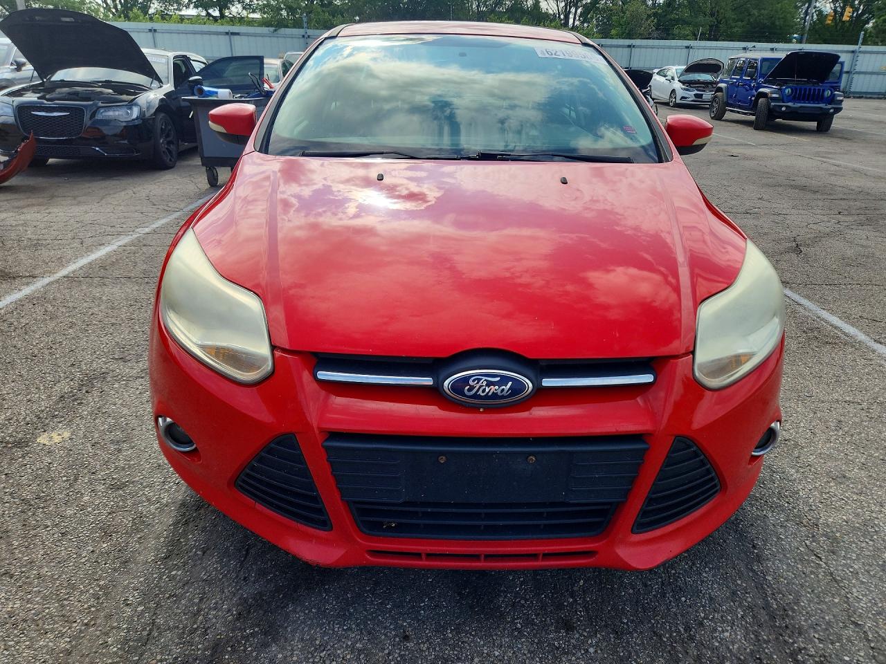 2014 Ford Focus Se Red vin: 1FADP3K23EL174413
