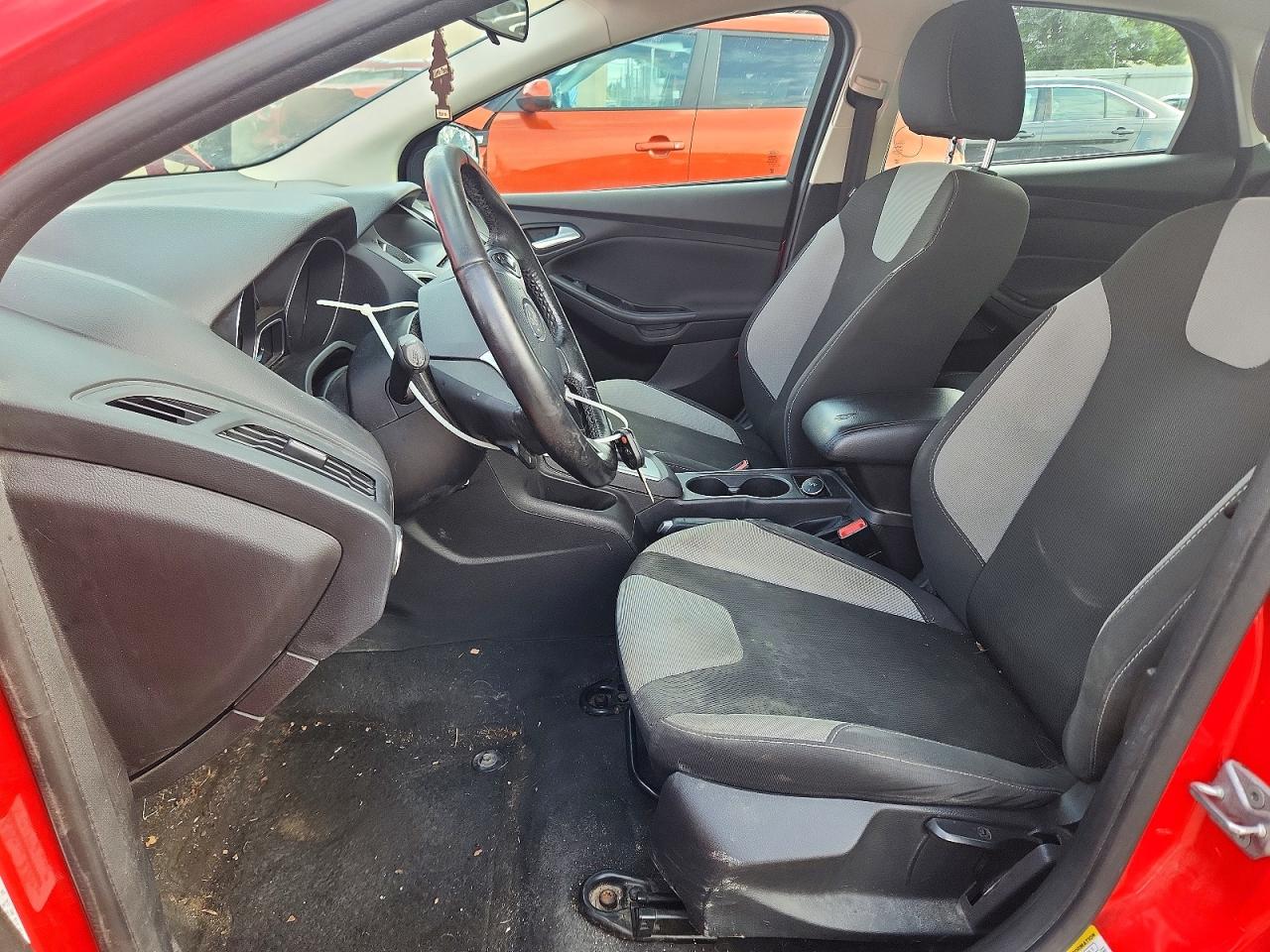 2014 Ford Focus Se Red vin: 1FADP3K23EL174413