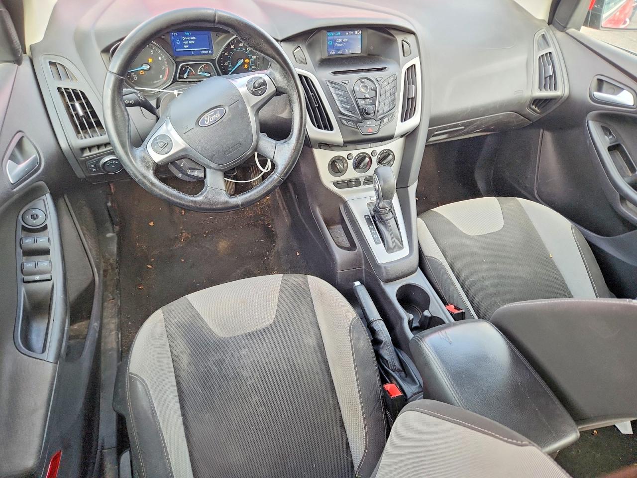 2014 Ford Focus Se Red vin: 1FADP3K23EL174413
