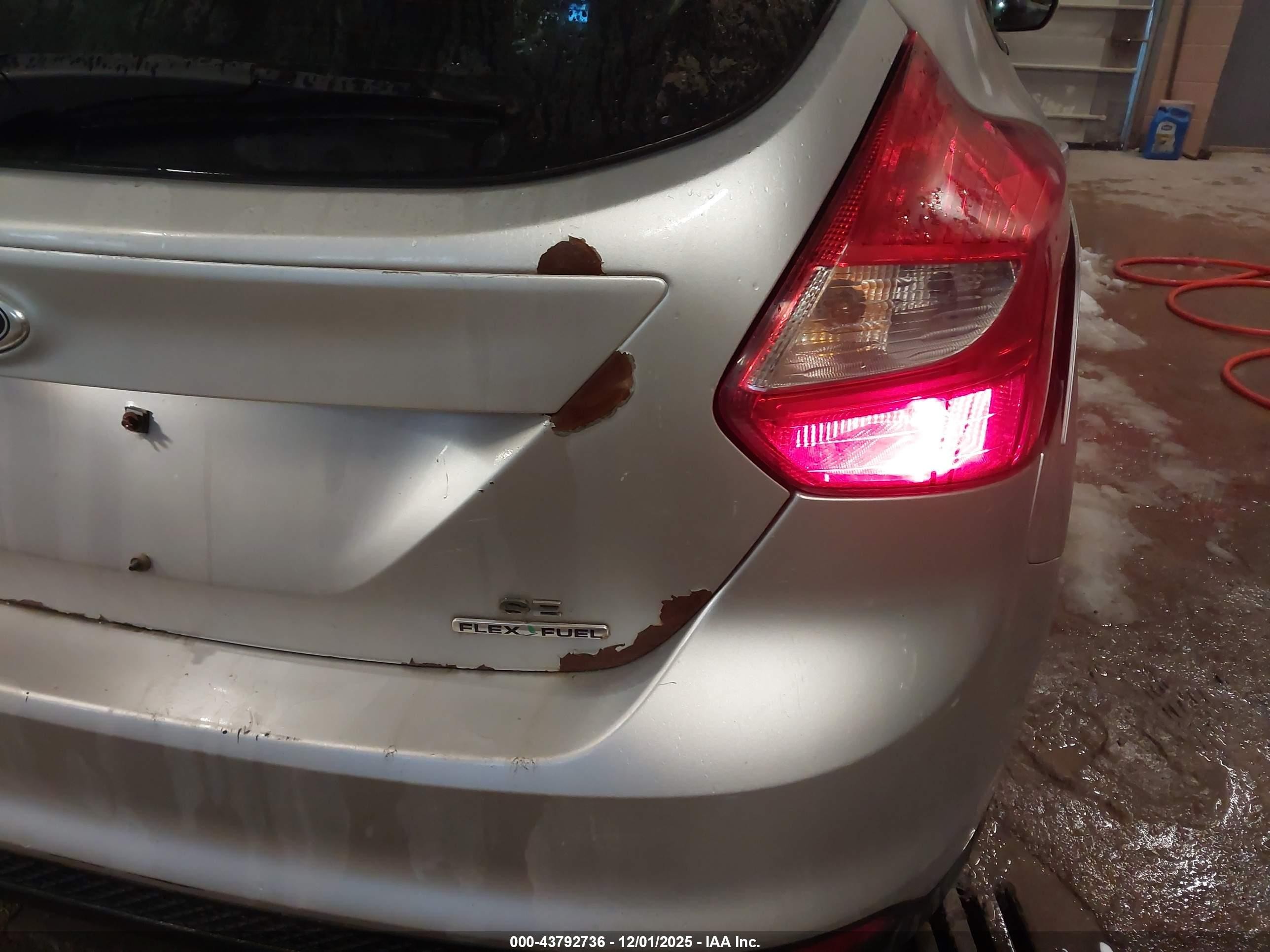 2014 Ford Focus Se Silver vin: 1FADP3K23EL230026