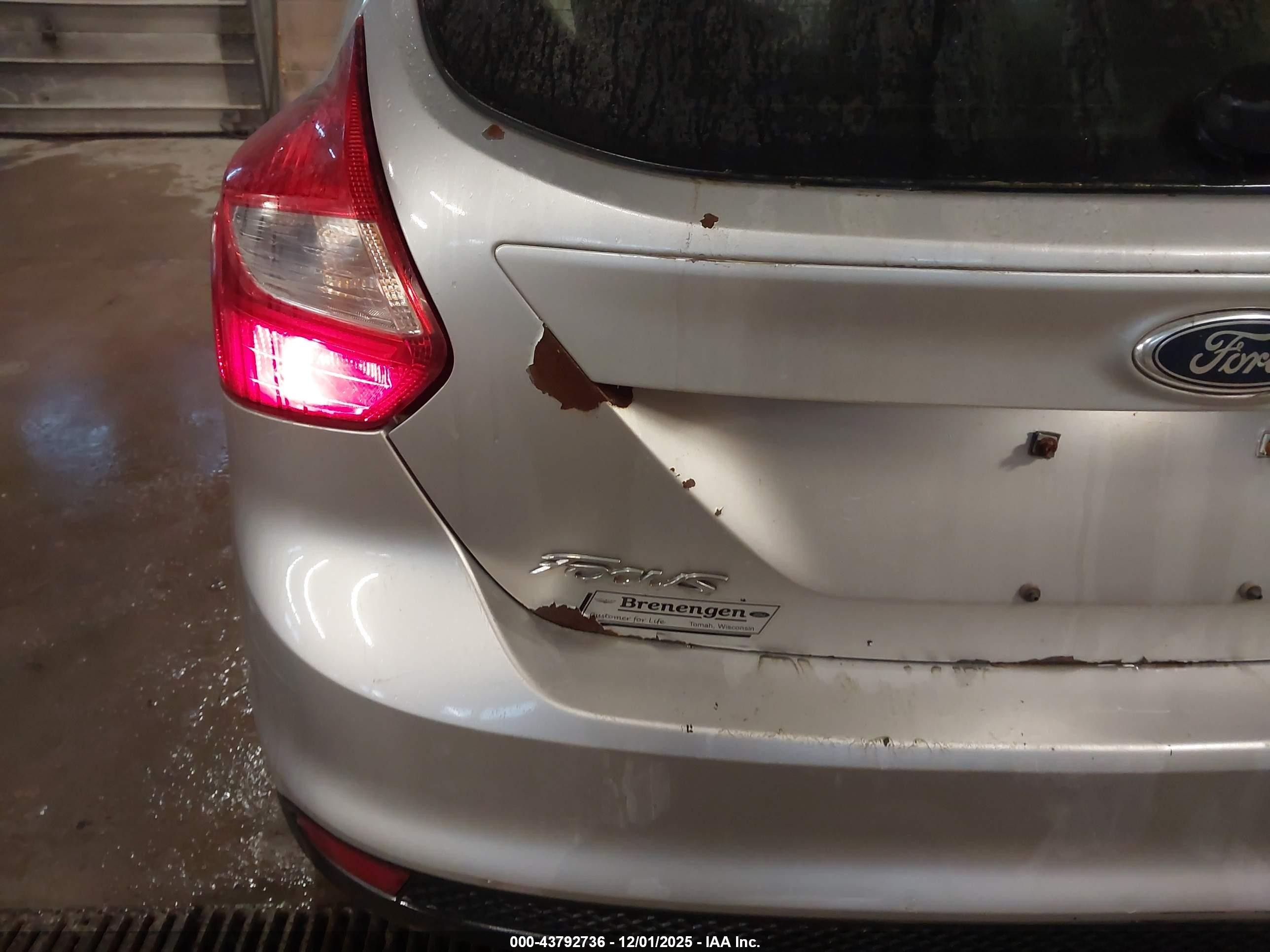 2014 Ford Focus Se Silver vin: 1FADP3K23EL230026