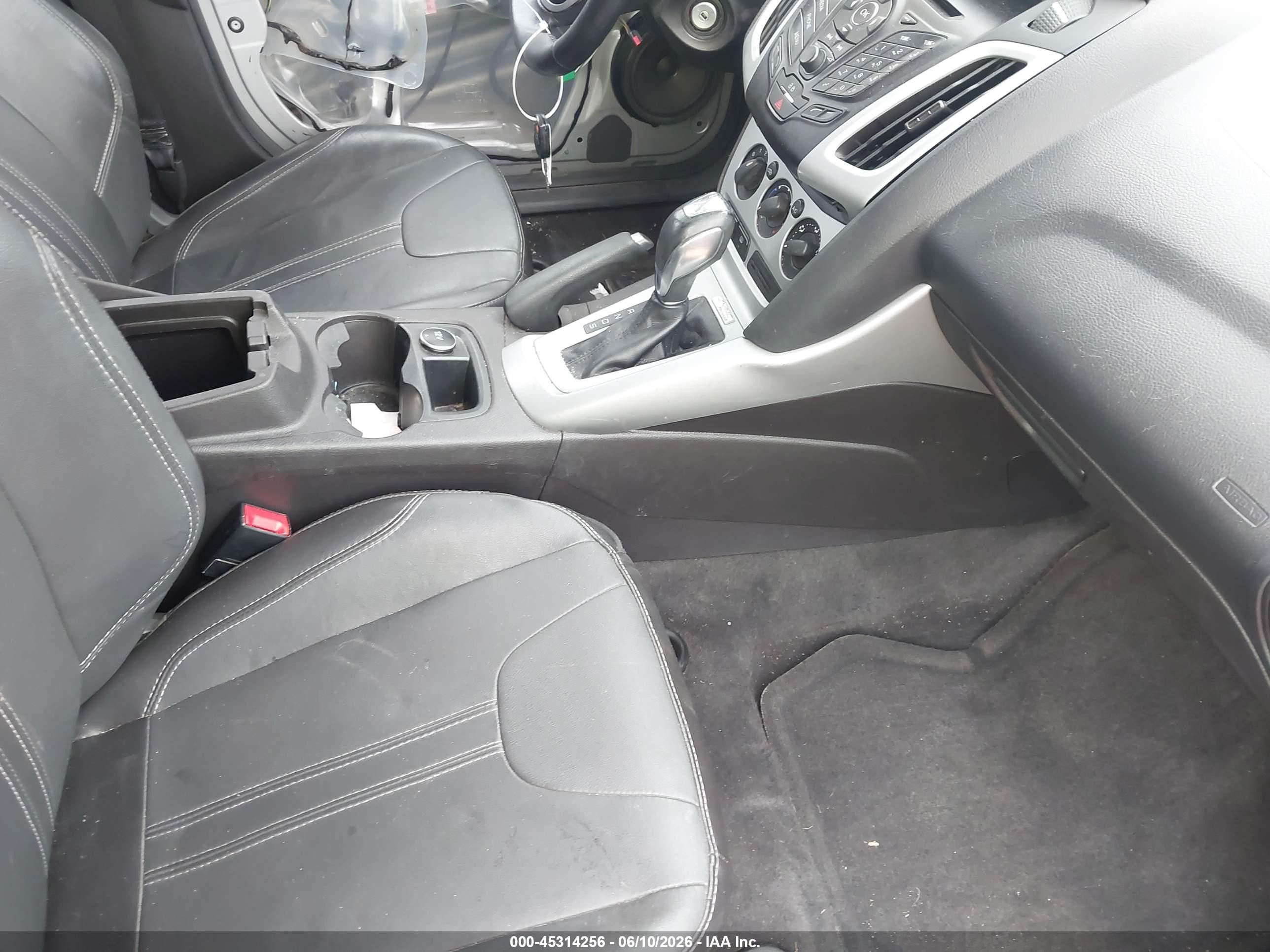 2014 Ford Focus Se Silver vin: 1FADP3K23EL293627