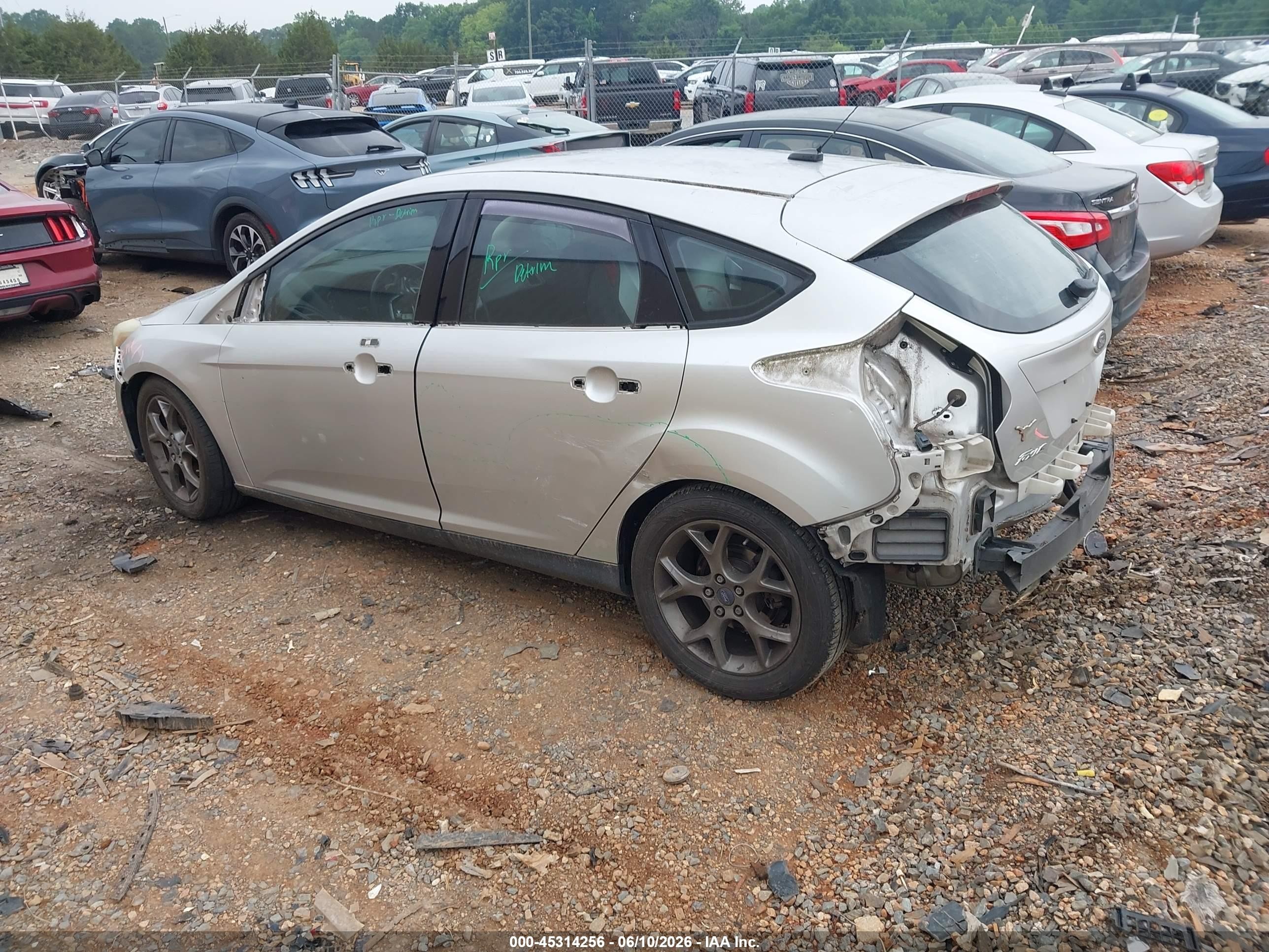 2014 Ford Focus Se Silver vin: 1FADP3K23EL293627