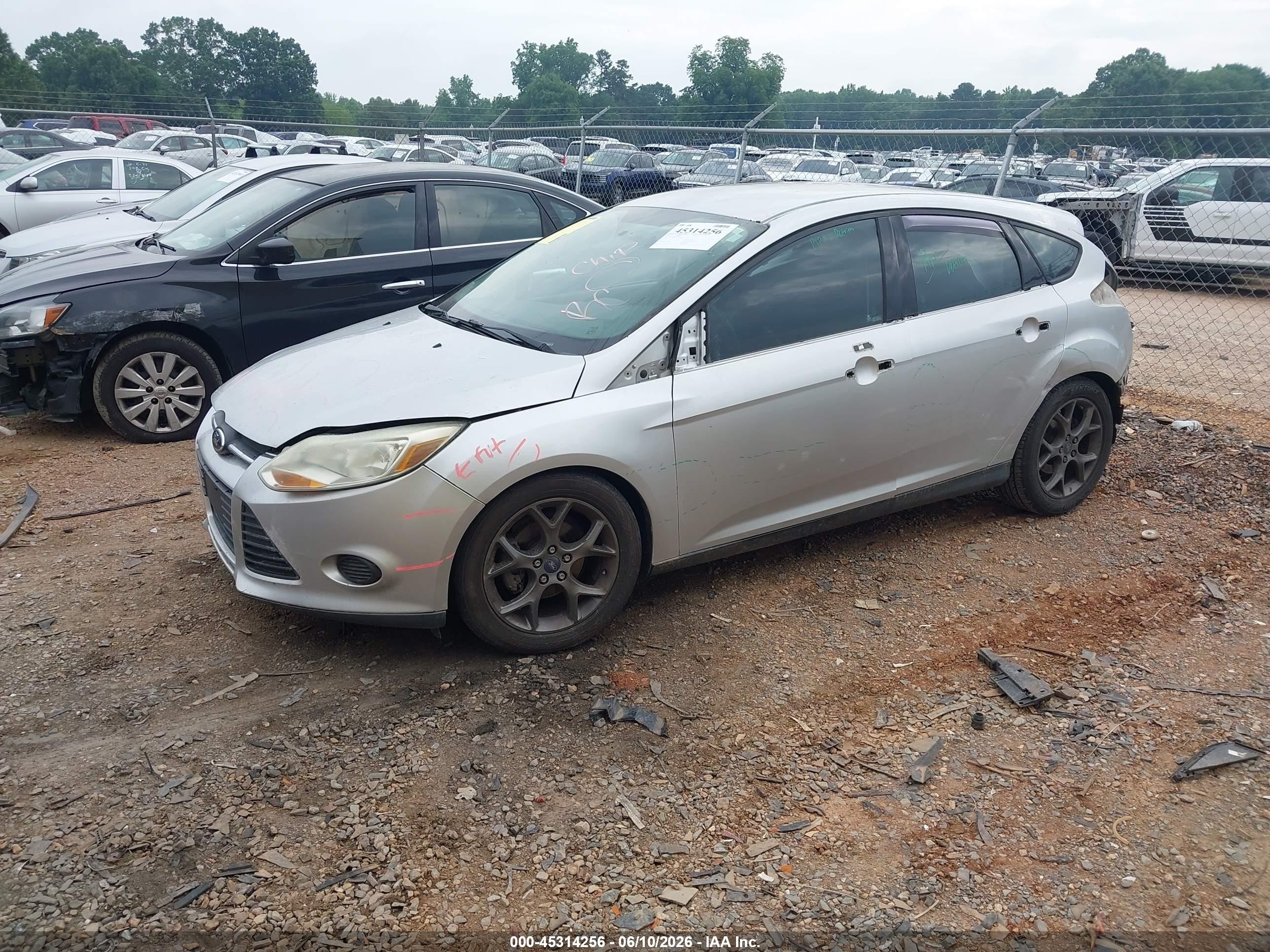 2014 Ford Focus Se Silver vin: 1FADP3K23EL293627