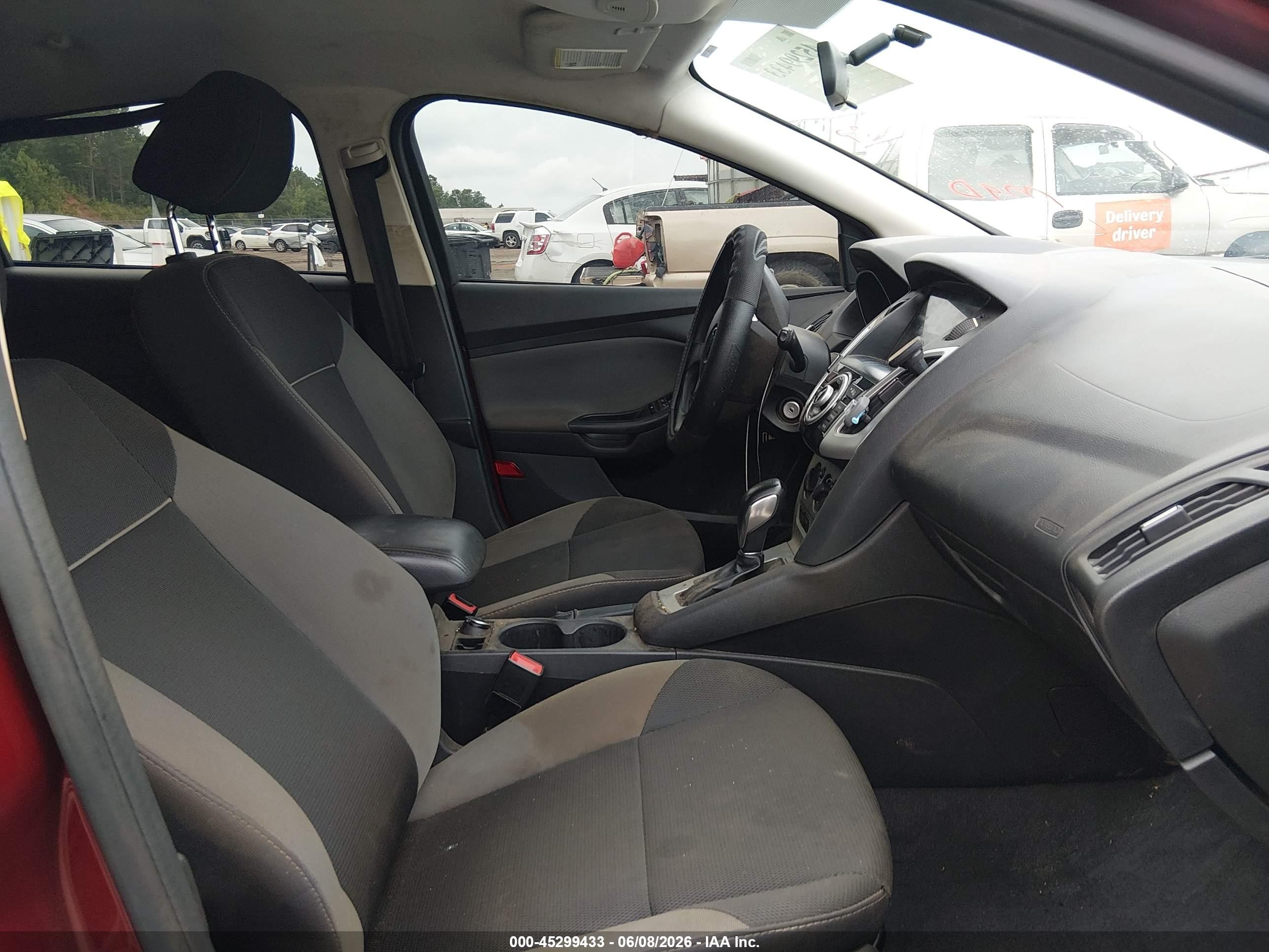 2014 Ford Focus Se Red vin: 1FADP3K23EL318414