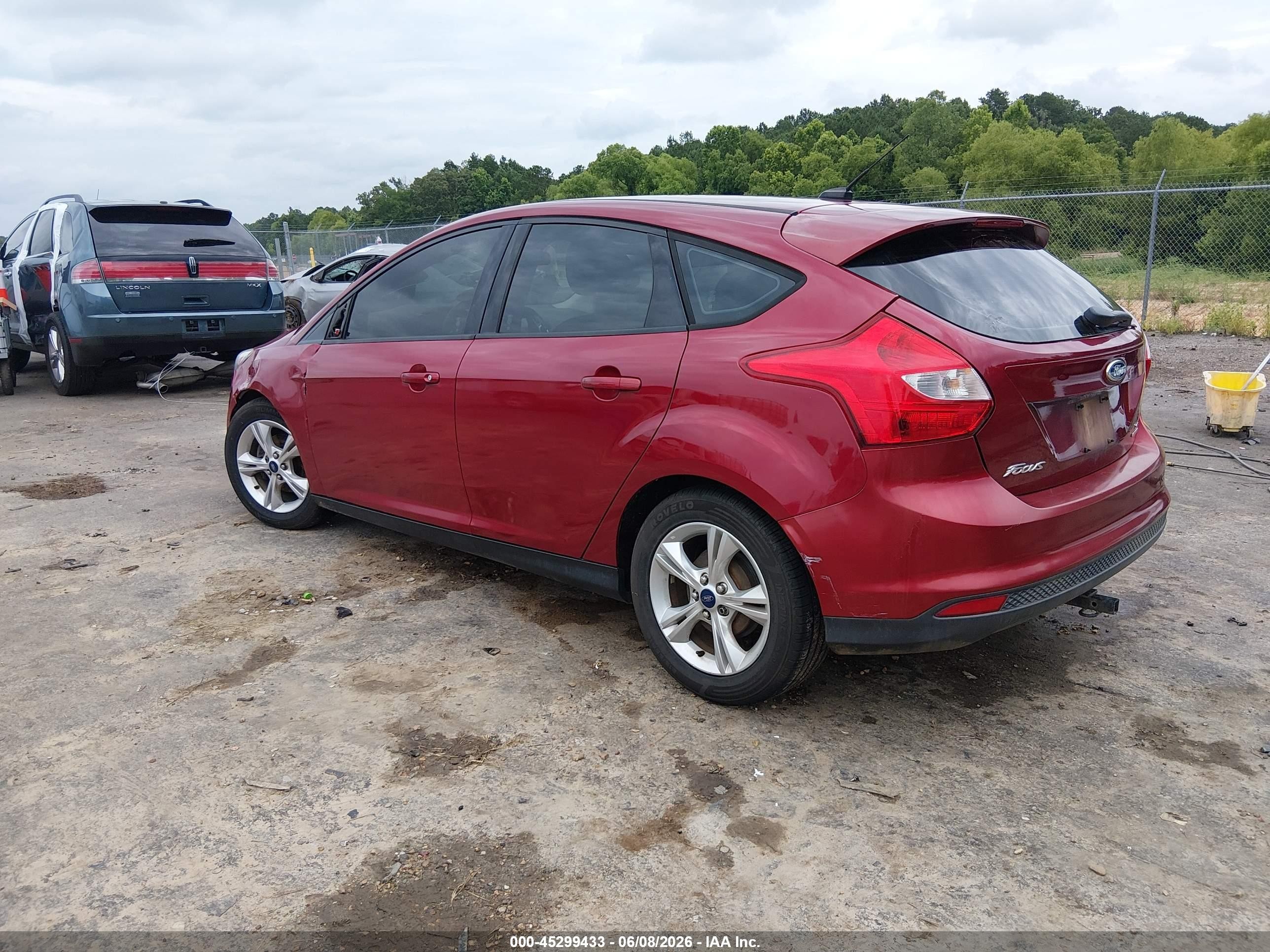 2014 Ford Focus Se Red vin: 1FADP3K23EL318414