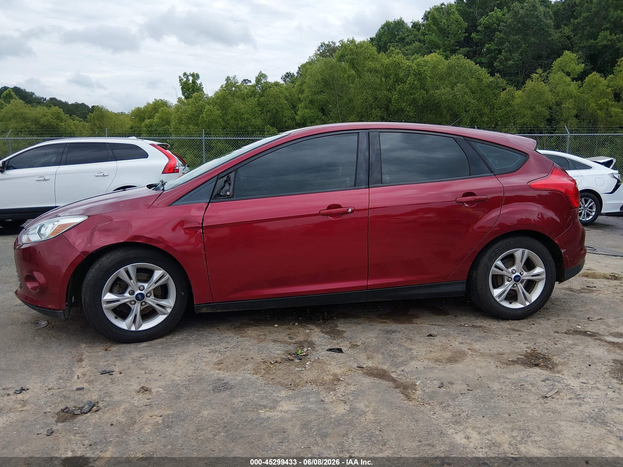 2014 Ford Focus Se Red vin: 1FADP3K23EL318414