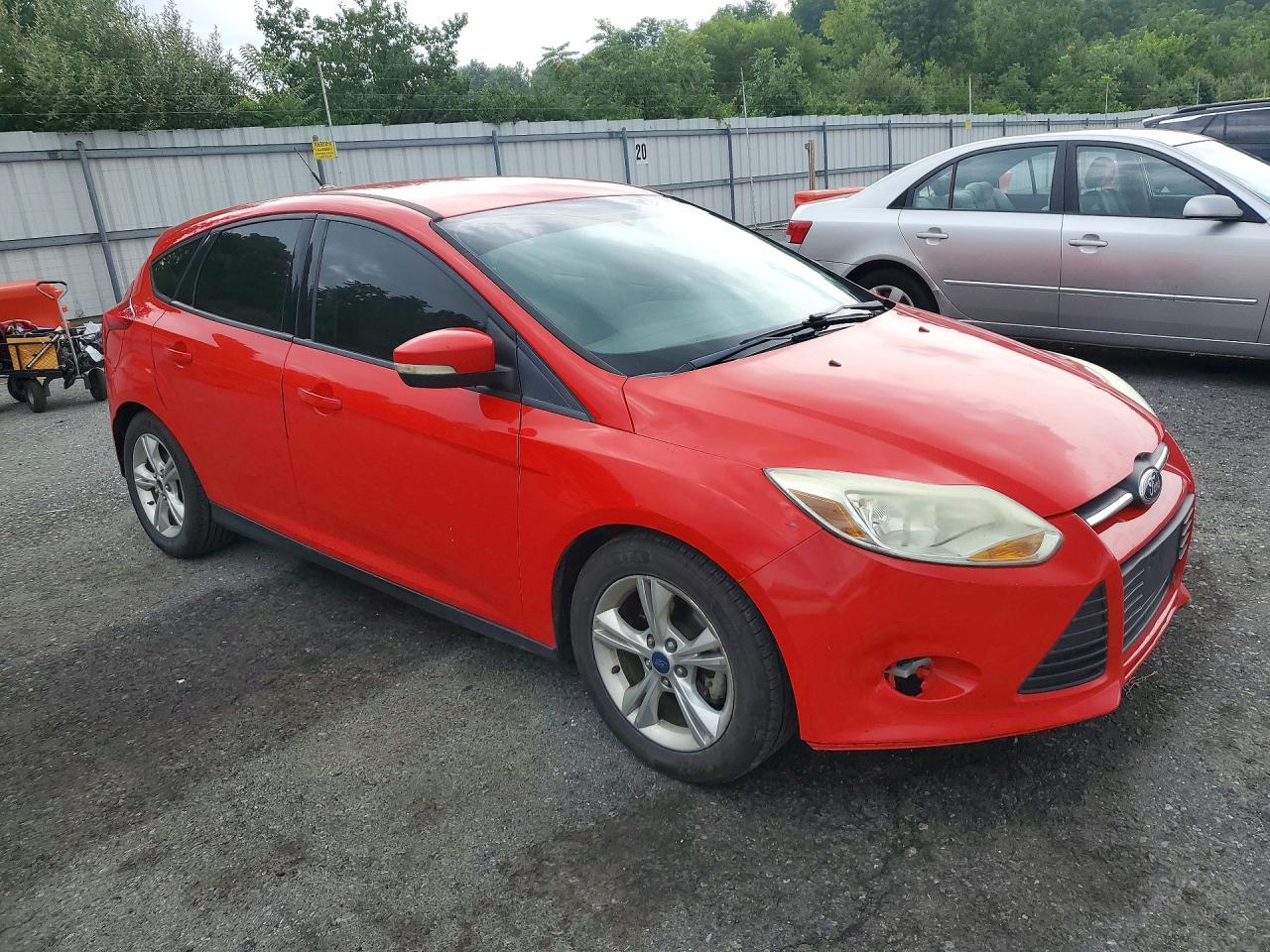 2014 Ford Focus Se Red vin: 1FADP3K23EL319319