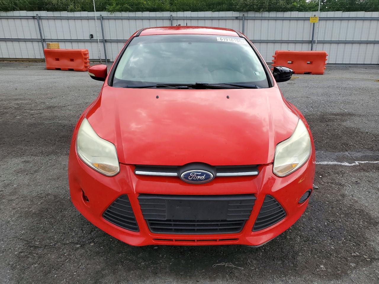 2014 Ford Focus Se Red vin: 1FADP3K23EL319319