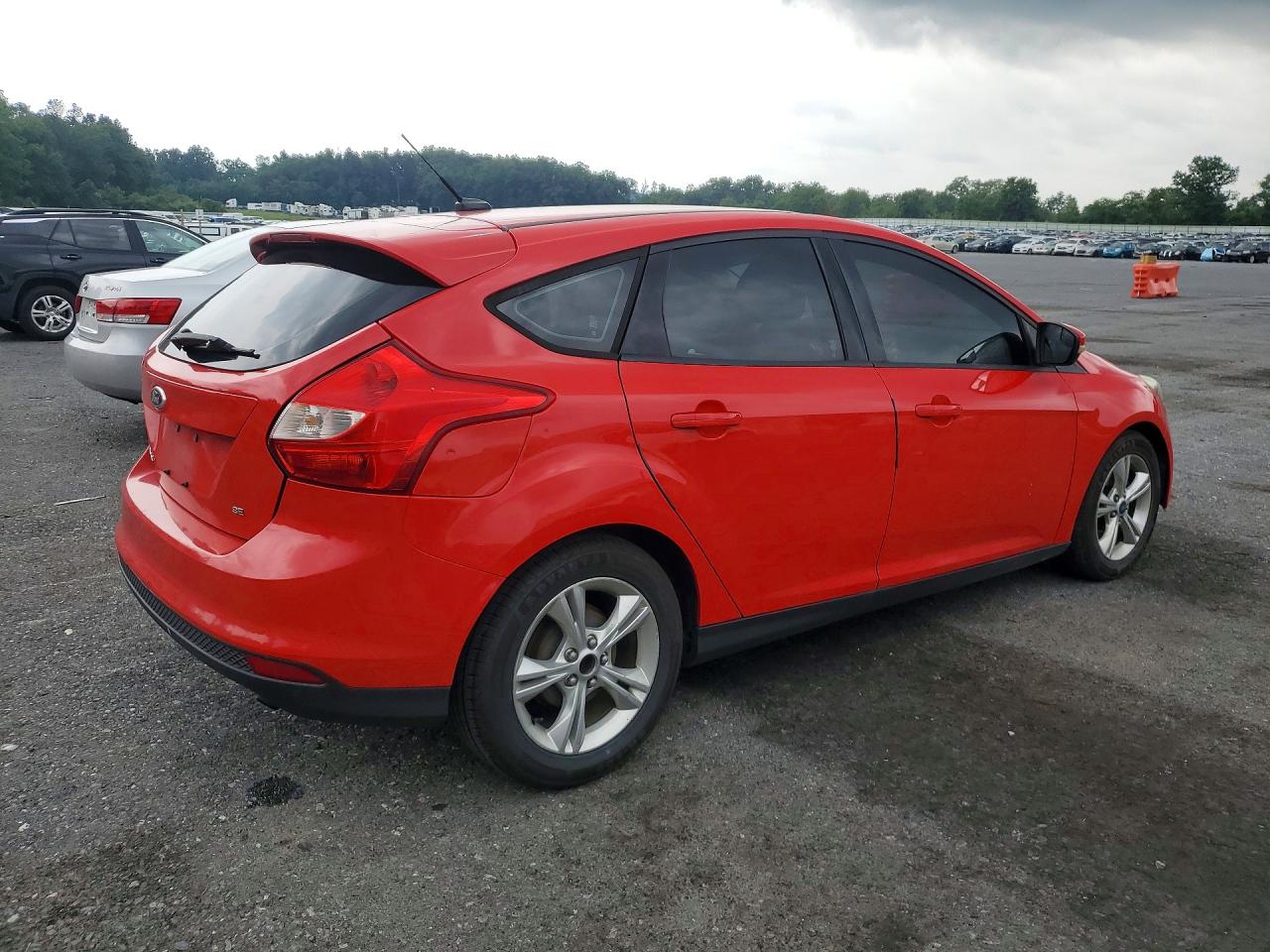2014 Ford Focus Se Red vin: 1FADP3K23EL319319