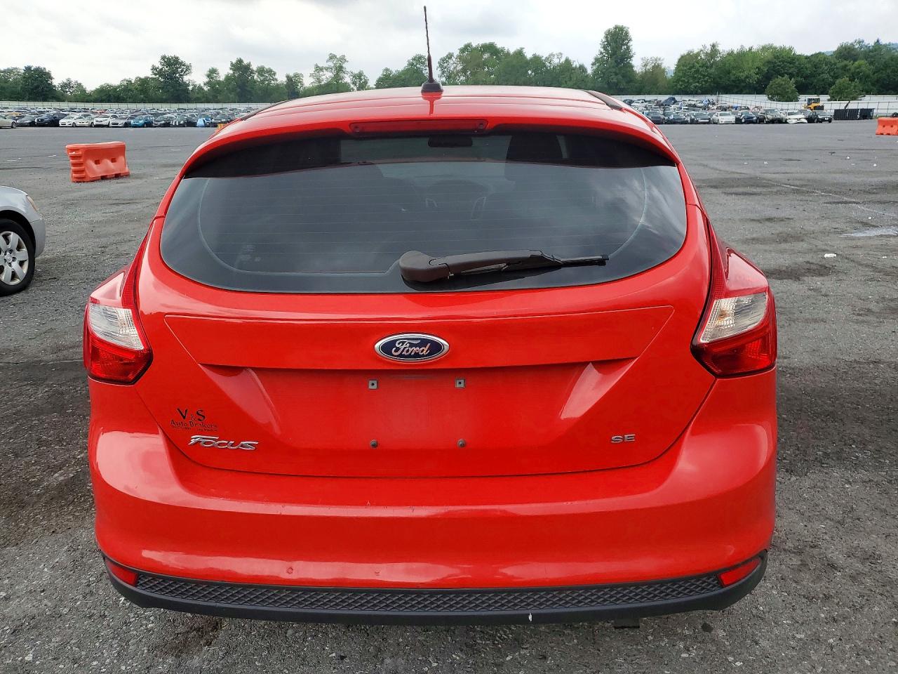 2014 Ford Focus Se Red vin: 1FADP3K23EL319319
