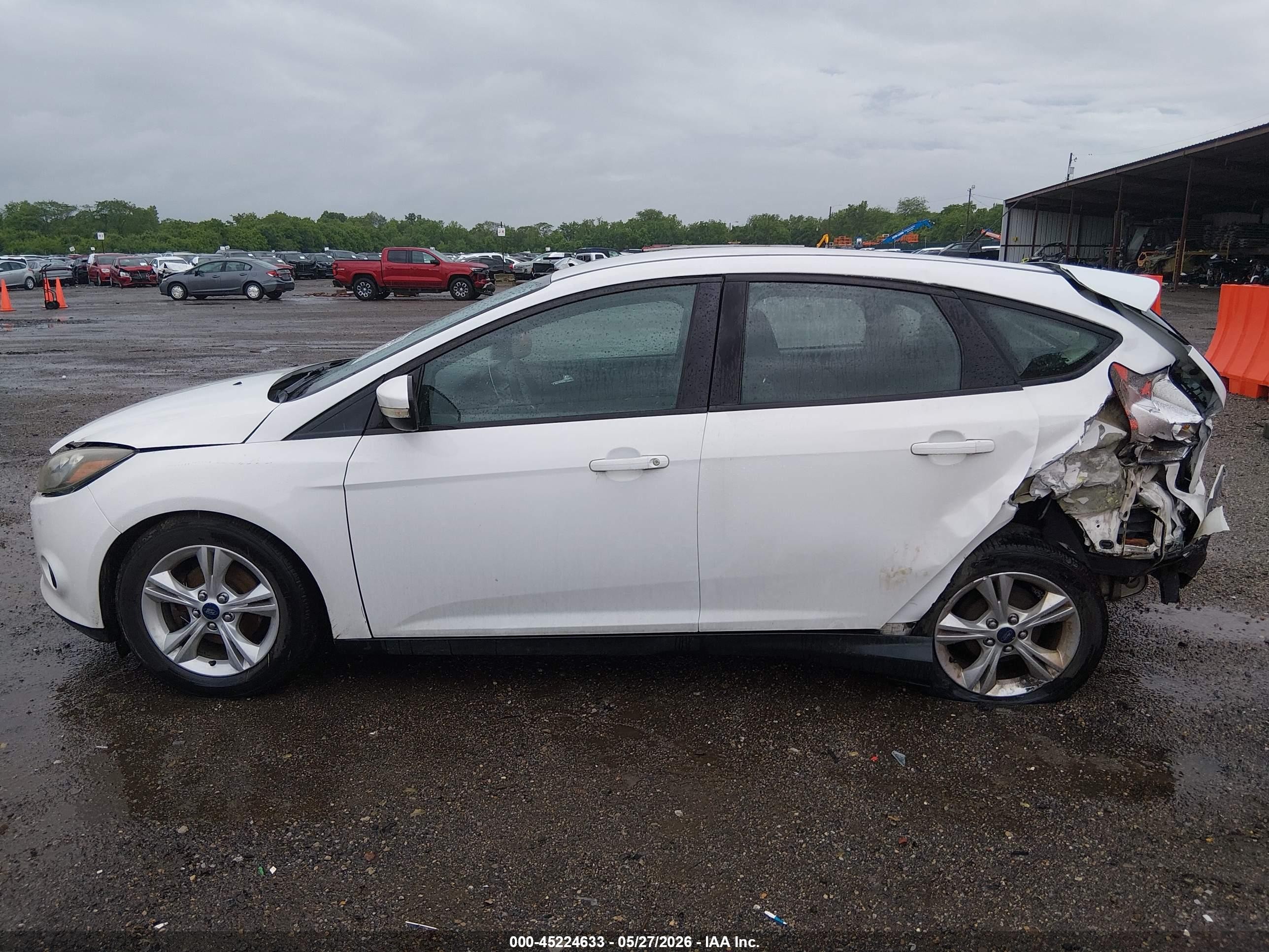 2014 Ford Focus Se Белый vin: 1FADP3K23EL325752