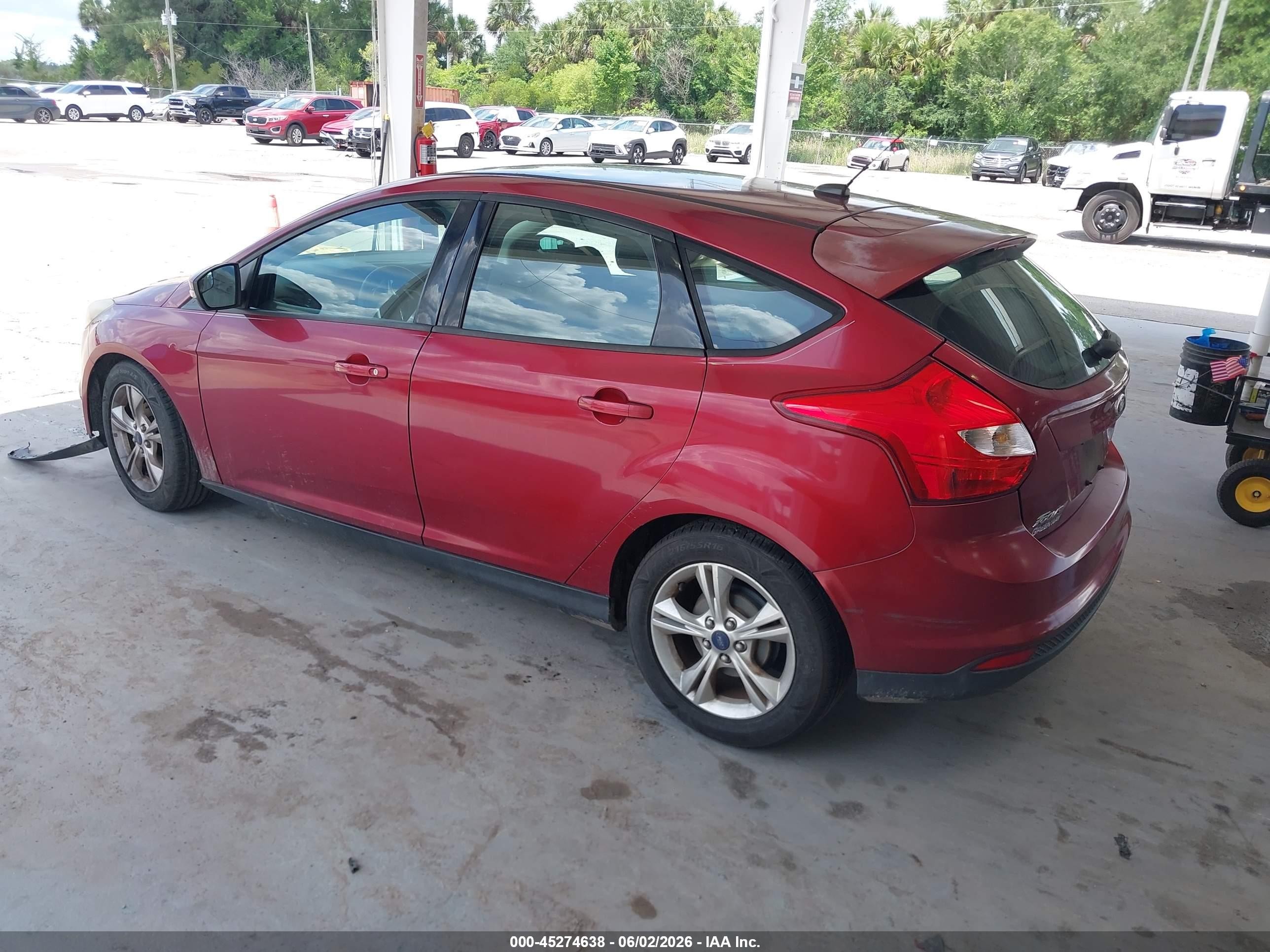 2014 Ford Focus Se Red vin: 1FADP3K23EL339182