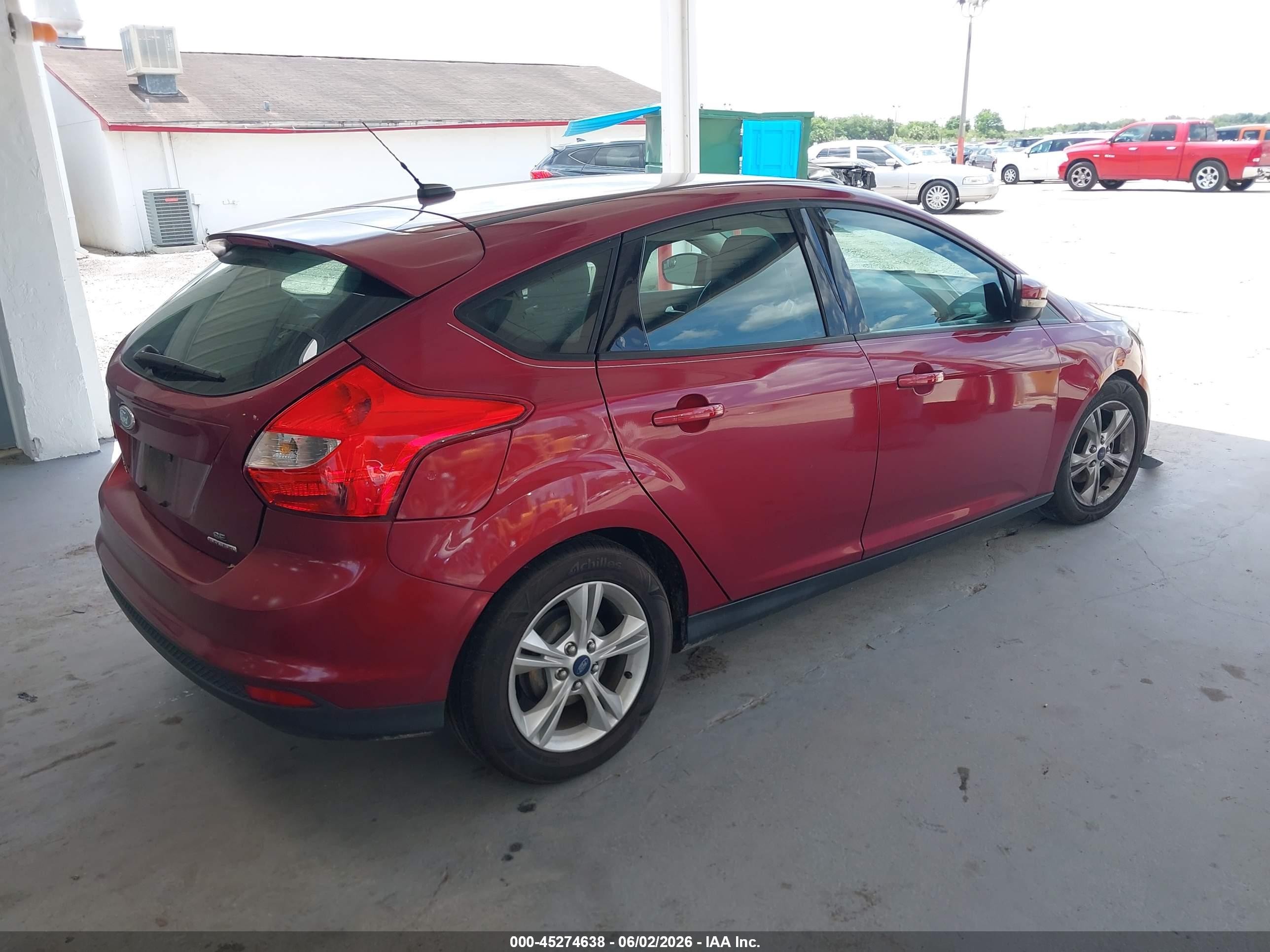 2014 Ford Focus Se Red vin: 1FADP3K23EL339182