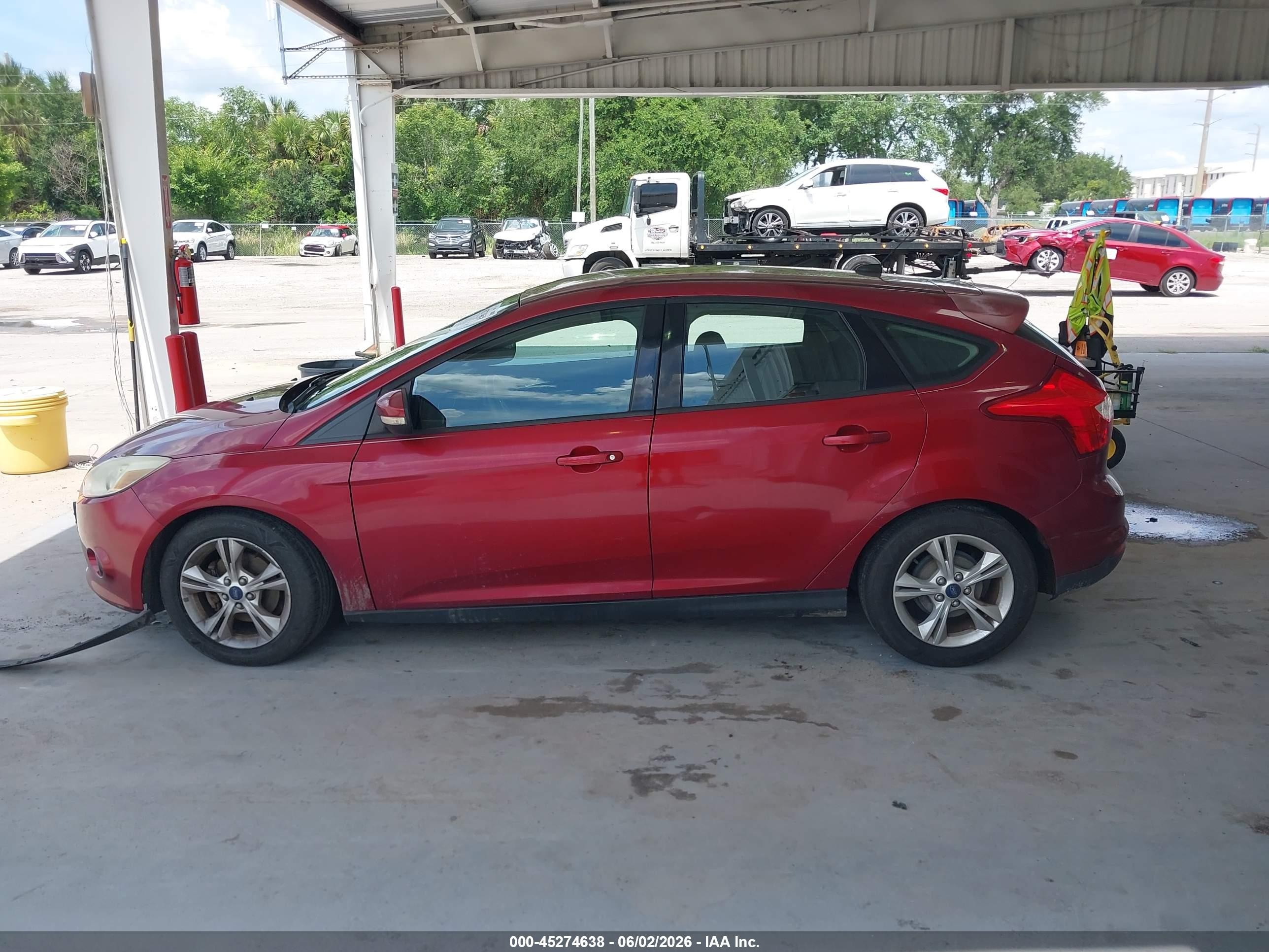 2014 Ford Focus Se Red vin: 1FADP3K23EL339182