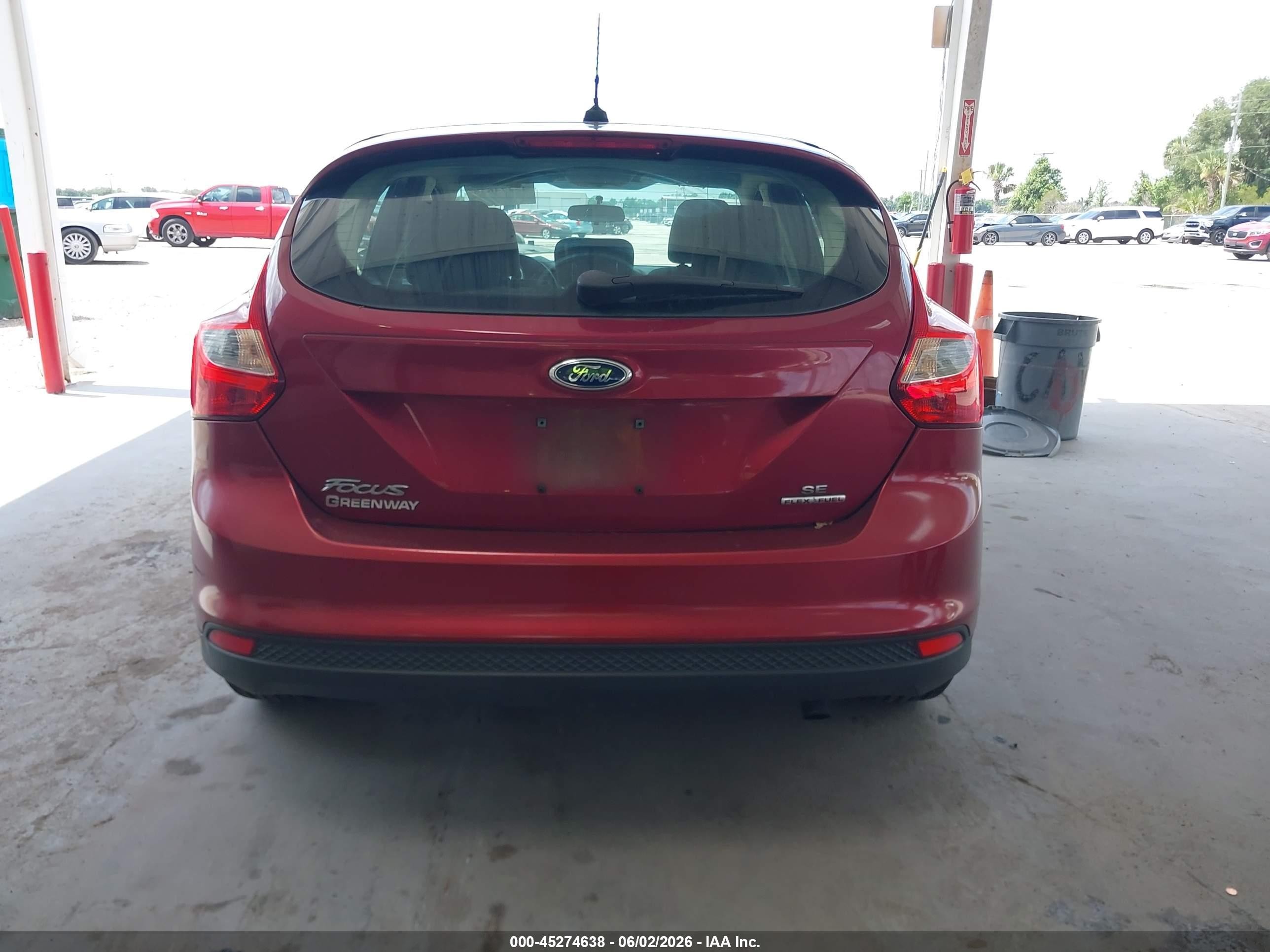 2014 Ford Focus Se Red vin: 1FADP3K23EL339182