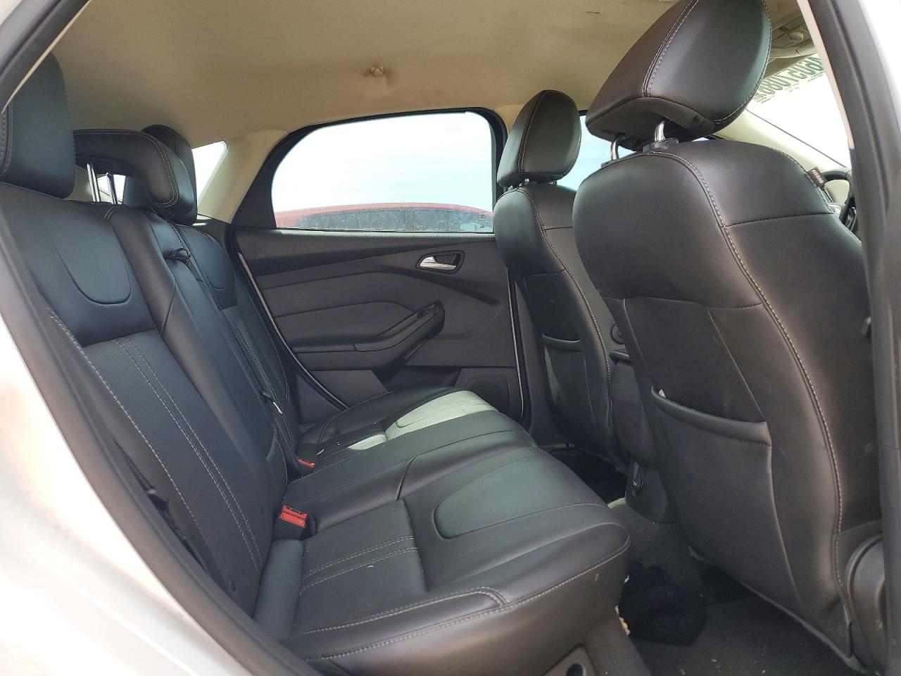 2014 Ford Focus Se White vin: 1FADP3K23EL378760