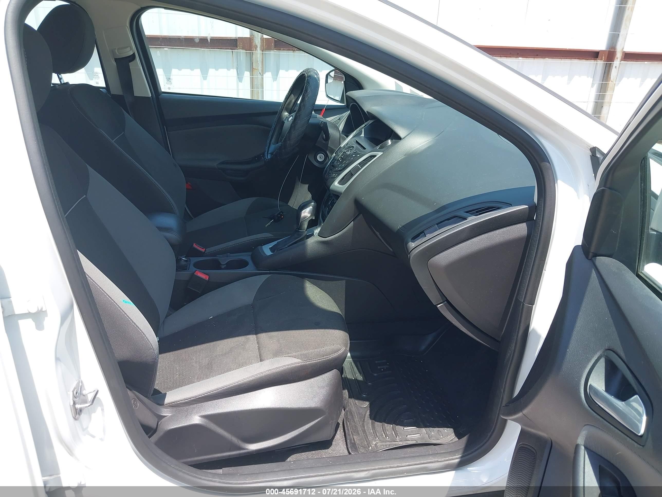 2014 Ford Focus Se White vin: 1FADP3K23EL390665