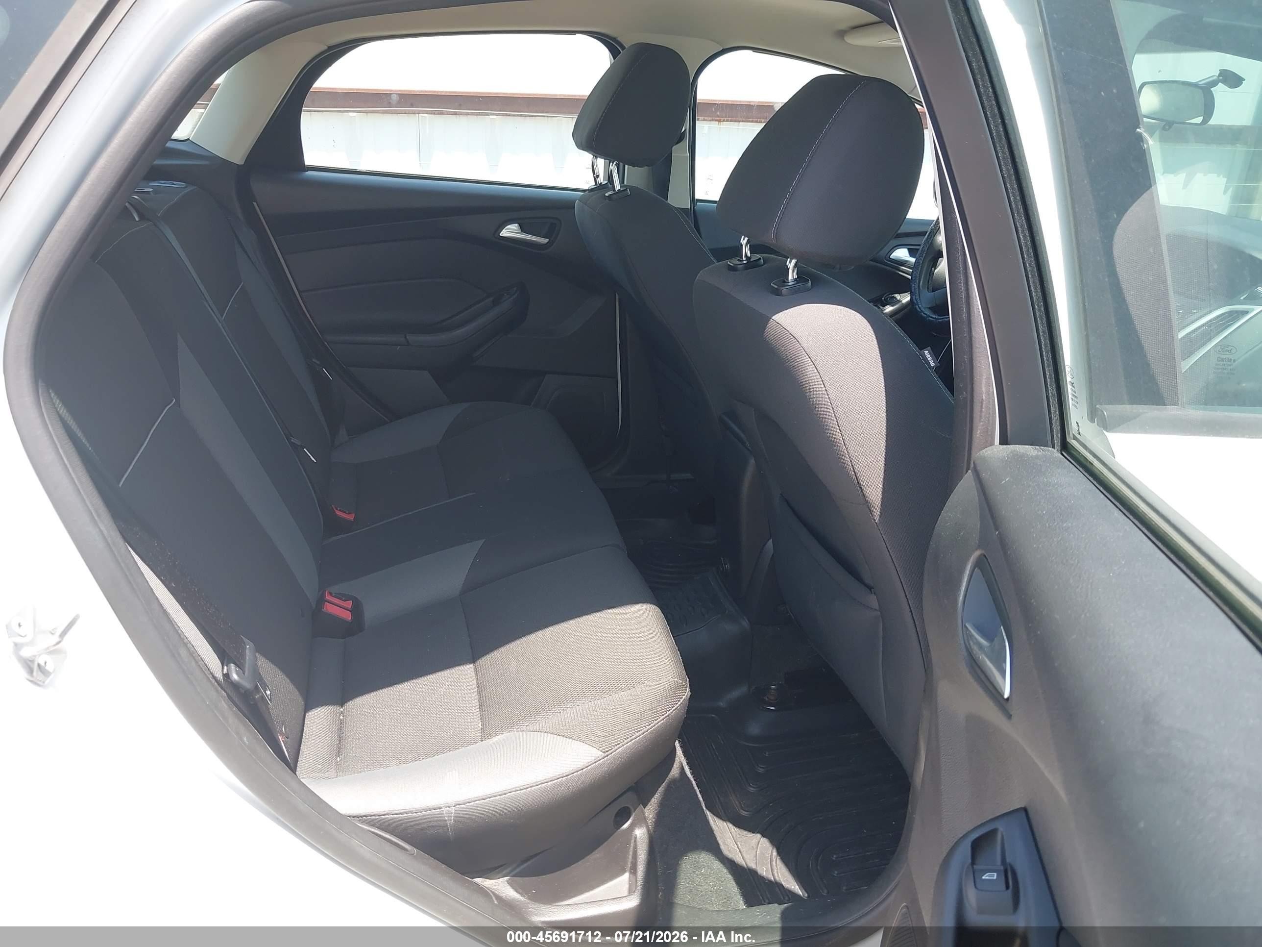 2014 Ford Focus Se White vin: 1FADP3K23EL390665