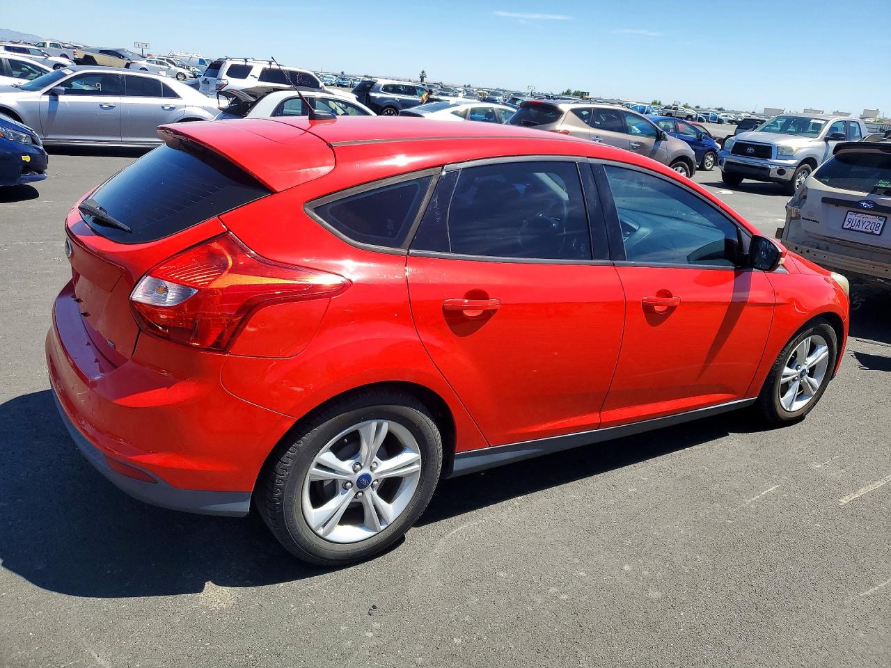2014 Ford Focus Se Красный vin: 1FADP3K23EL391704
