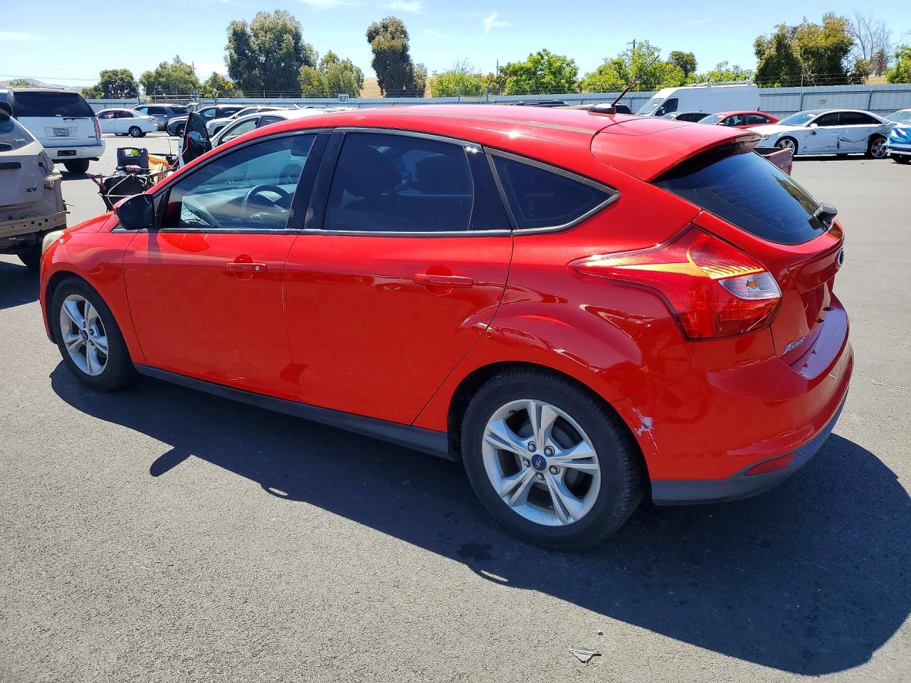 2014 Ford Focus Se Красный vin: 1FADP3K23EL391704