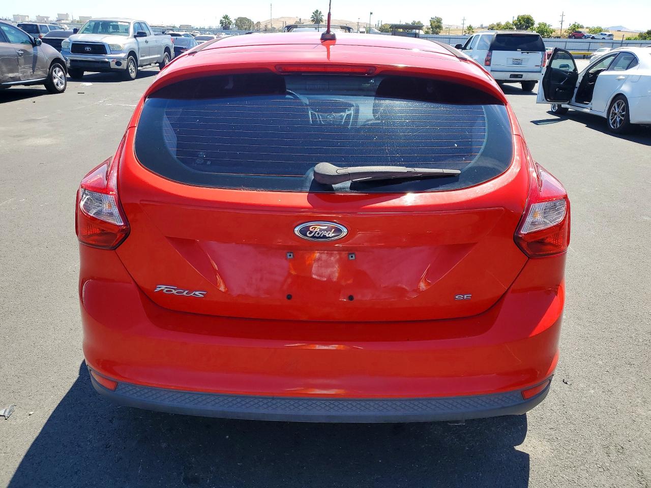 2014 Ford Focus Se Красный vin: 1FADP3K23EL391704