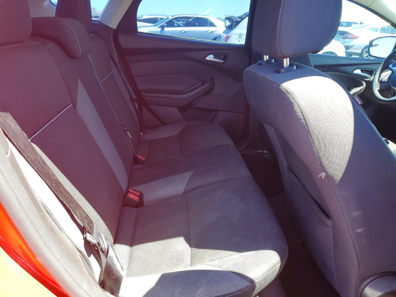 2014 Ford Focus Se Красный vin: 1FADP3K23EL391704