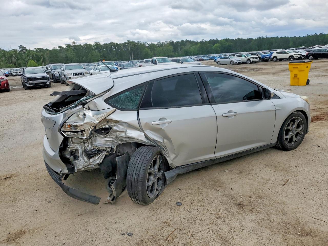 2014 Ford Focus Серебряный vin: 1FADP3K23EL455305