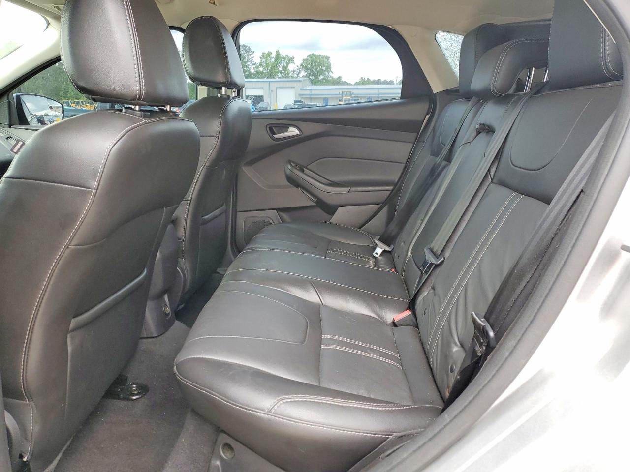 2014 Ford Focus Серебряный vin: 1FADP3K23EL455305
