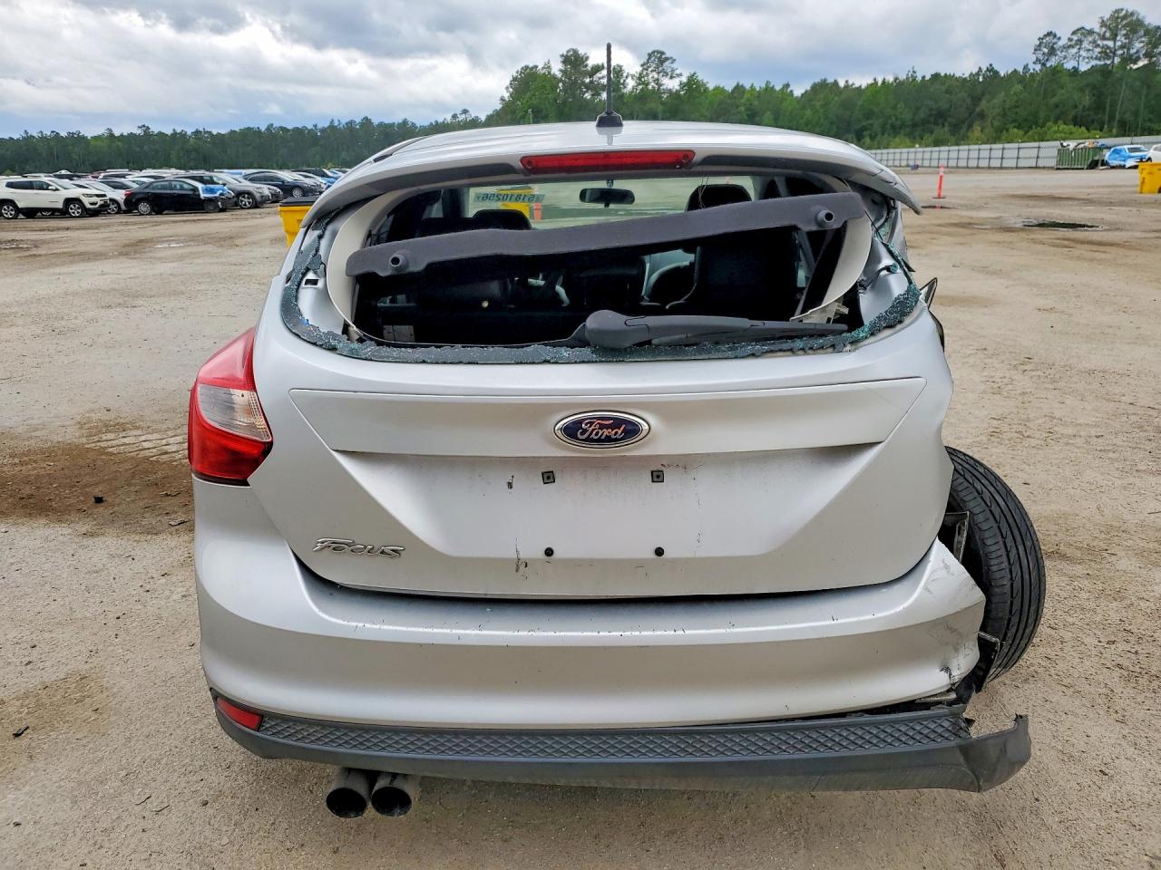 2014 Ford Focus Серебряный vin: 1FADP3K23EL455305